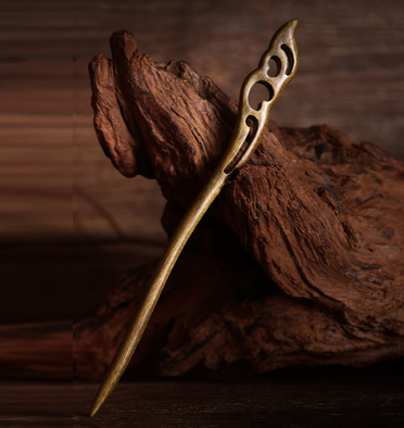 Hot style quaint and simple green sandalwood hairpin for women (moon holding) (size: 18cm)