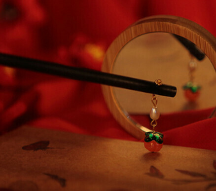 Popular classic and elegant tassel wooden hairpin (Candle Shadow-Pearl Tassel Style) (size: hairpin length 18cm)