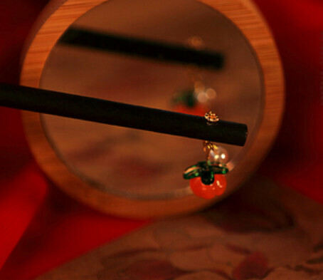 Popular classic and elegant tassel wooden hairpin (Candle Shadow-Pearl Style) (size: hairpin length 18cm)