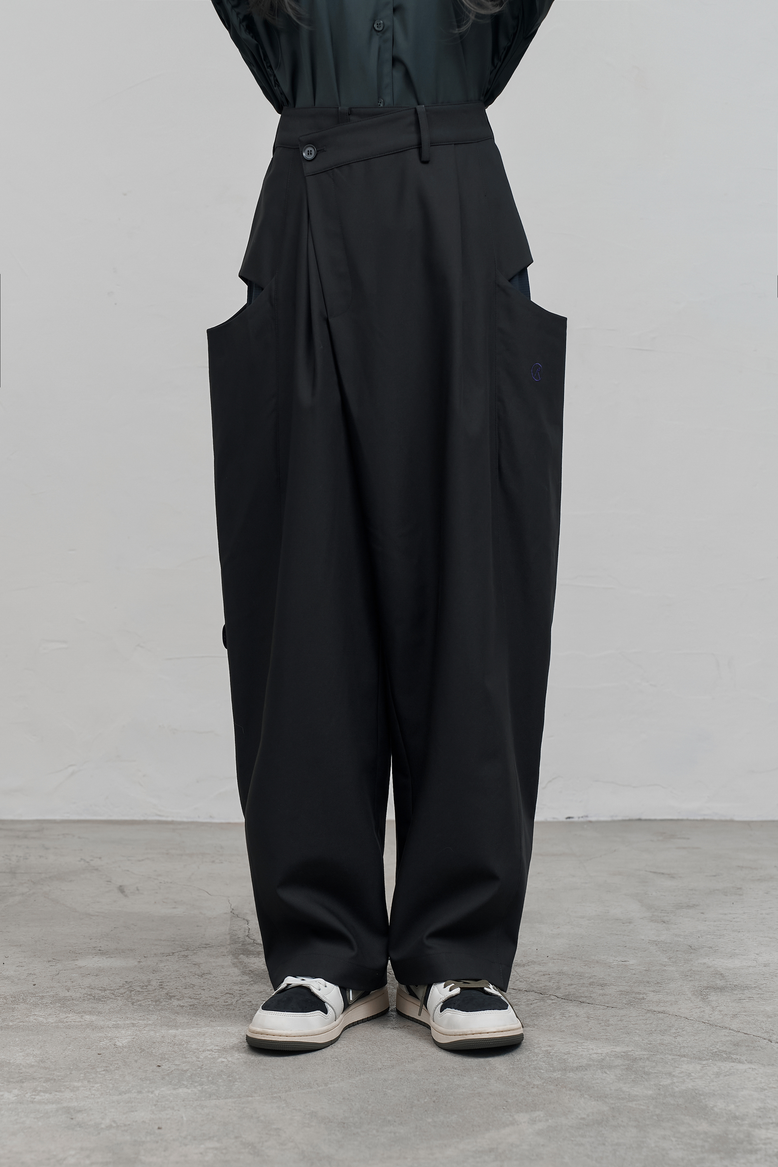 Oversized Utility Pocket Trousers｜Black