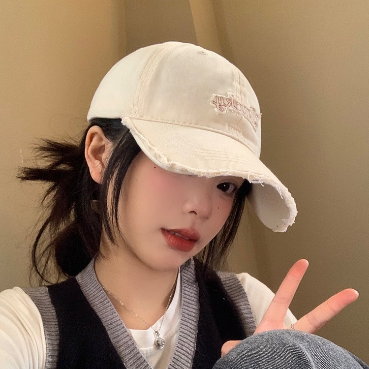 ‘’Lucky‘’ Embroidered Distressed Baseball Cap