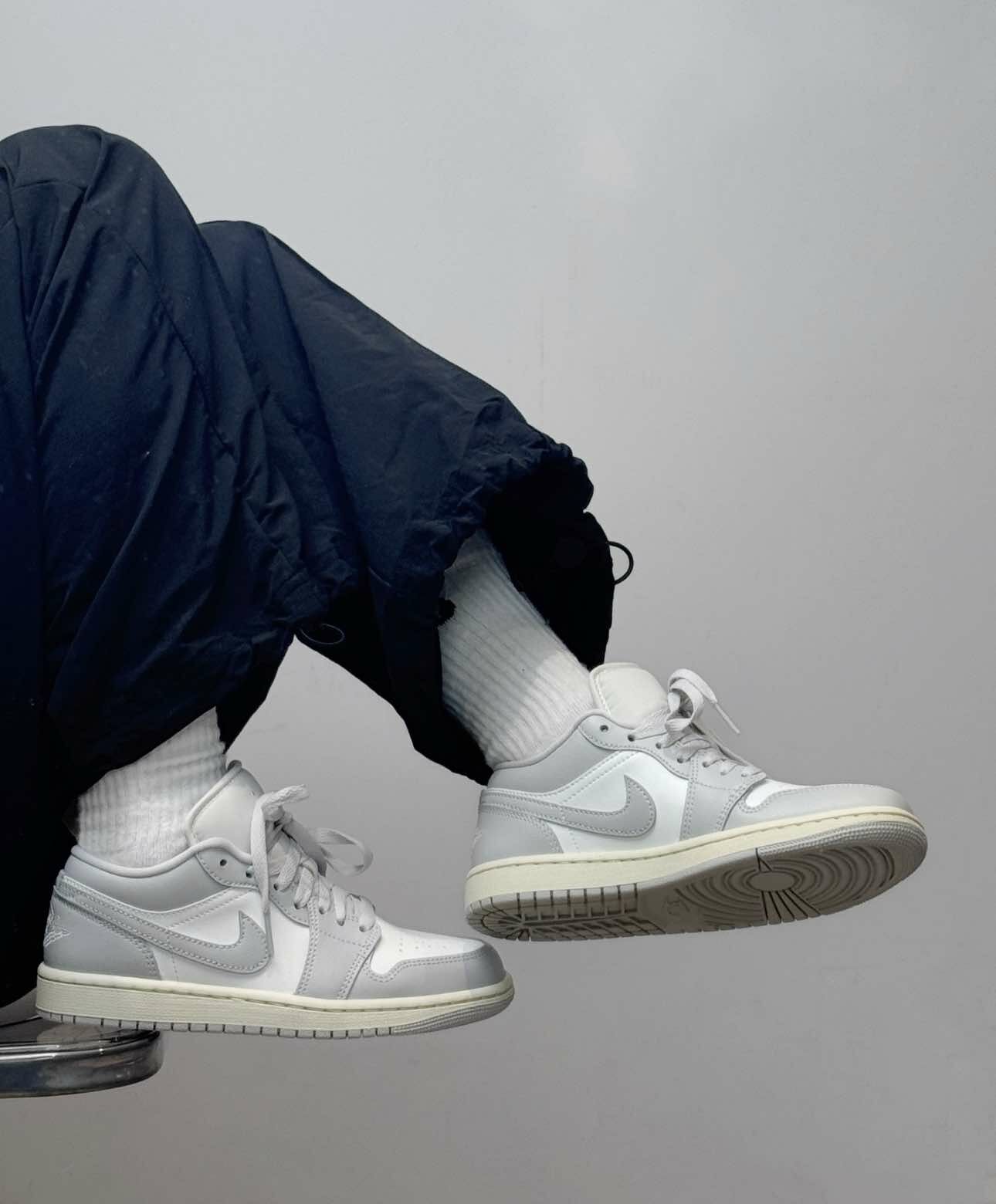 AIR JORDAN 1 LOW W “NEUTRAL GREY” 椰奶灰