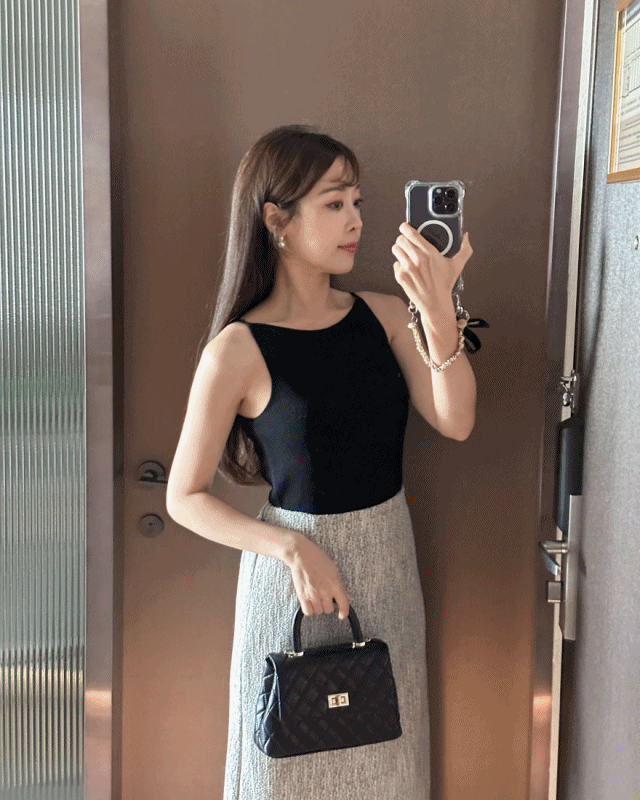 LINA LINA微醺調劑細肩帶親膚羊毛背心-夜幕黑