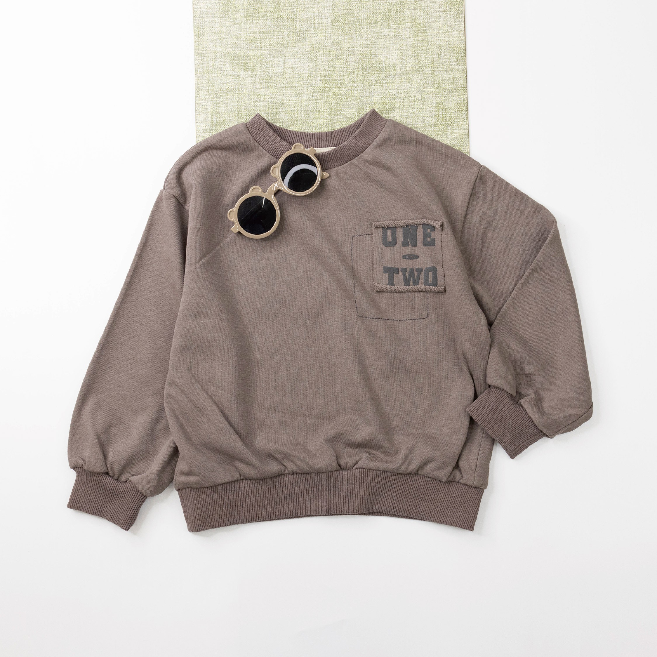 【H35762】ONE.TWO補丁造型設計上衣＊二色