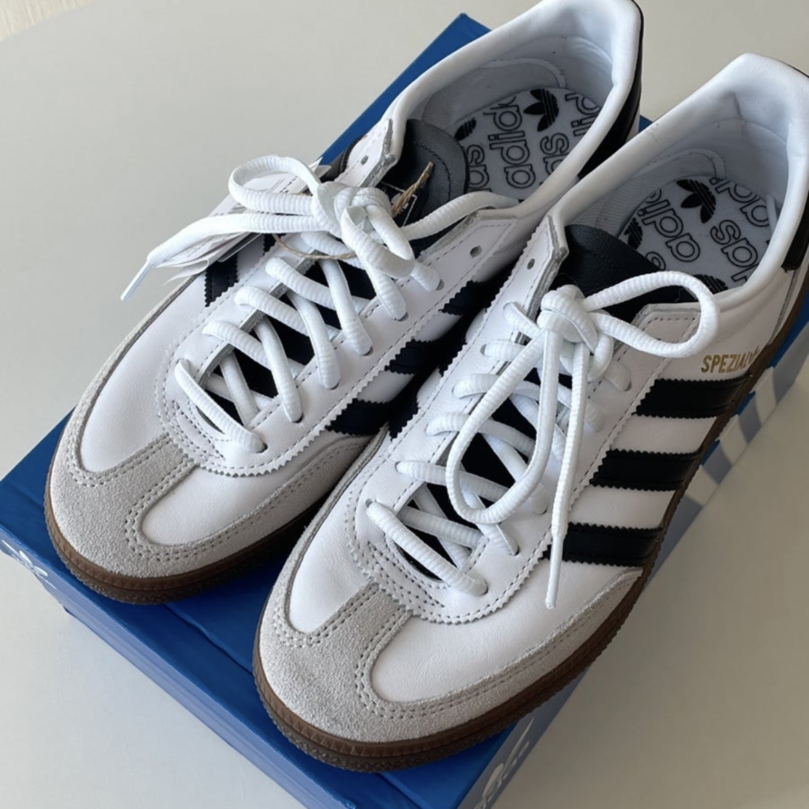 ADIDAS HANDBALL SPEZIAL 白黑 焦糖底 黑鞋舌 男女鞋 IE3403 / 調貨