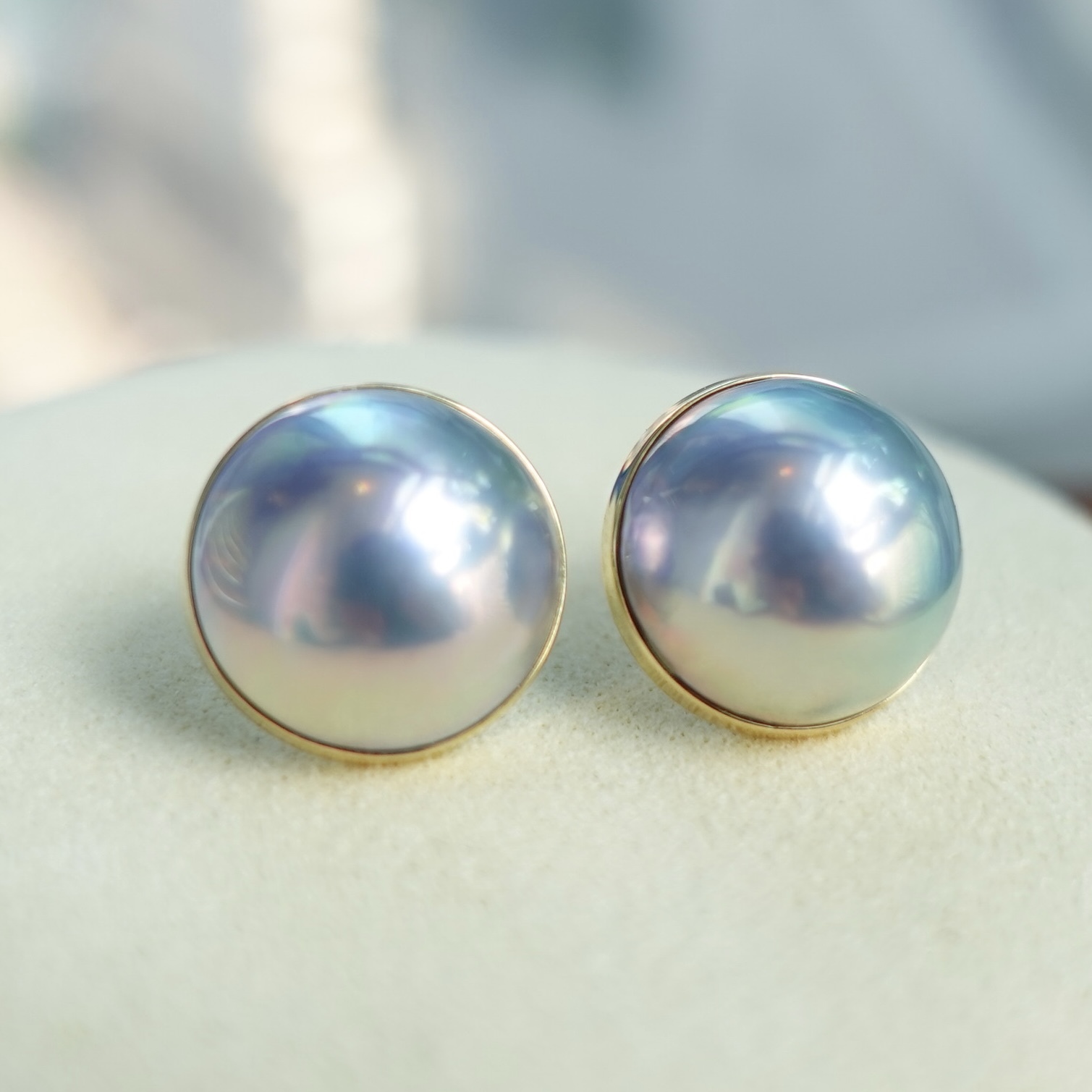 18K金日本稀有極光炫藍馬貝珠耳釘 - 圓形