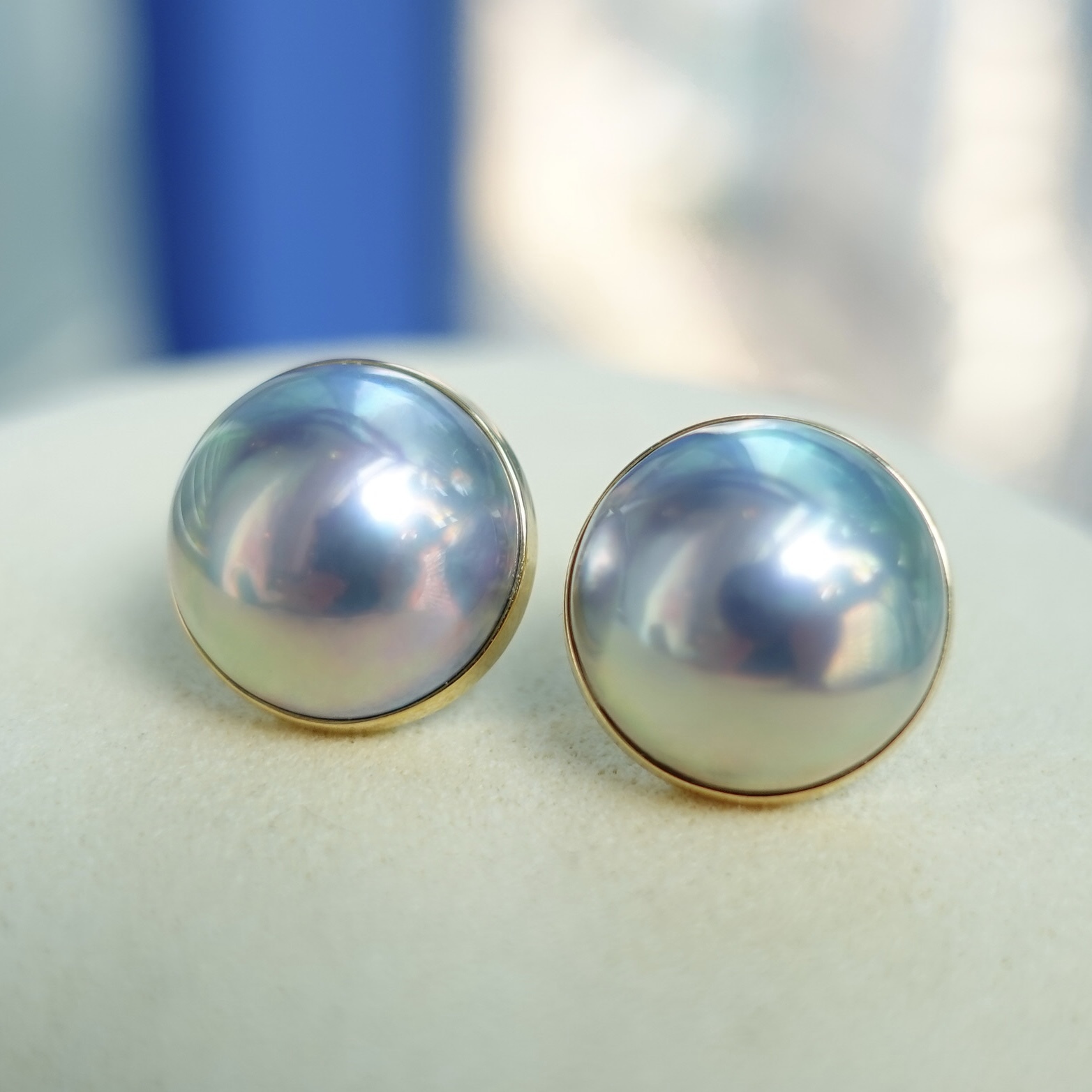 18K金日本稀有極光炫藍馬貝珠耳釘 - 圓形