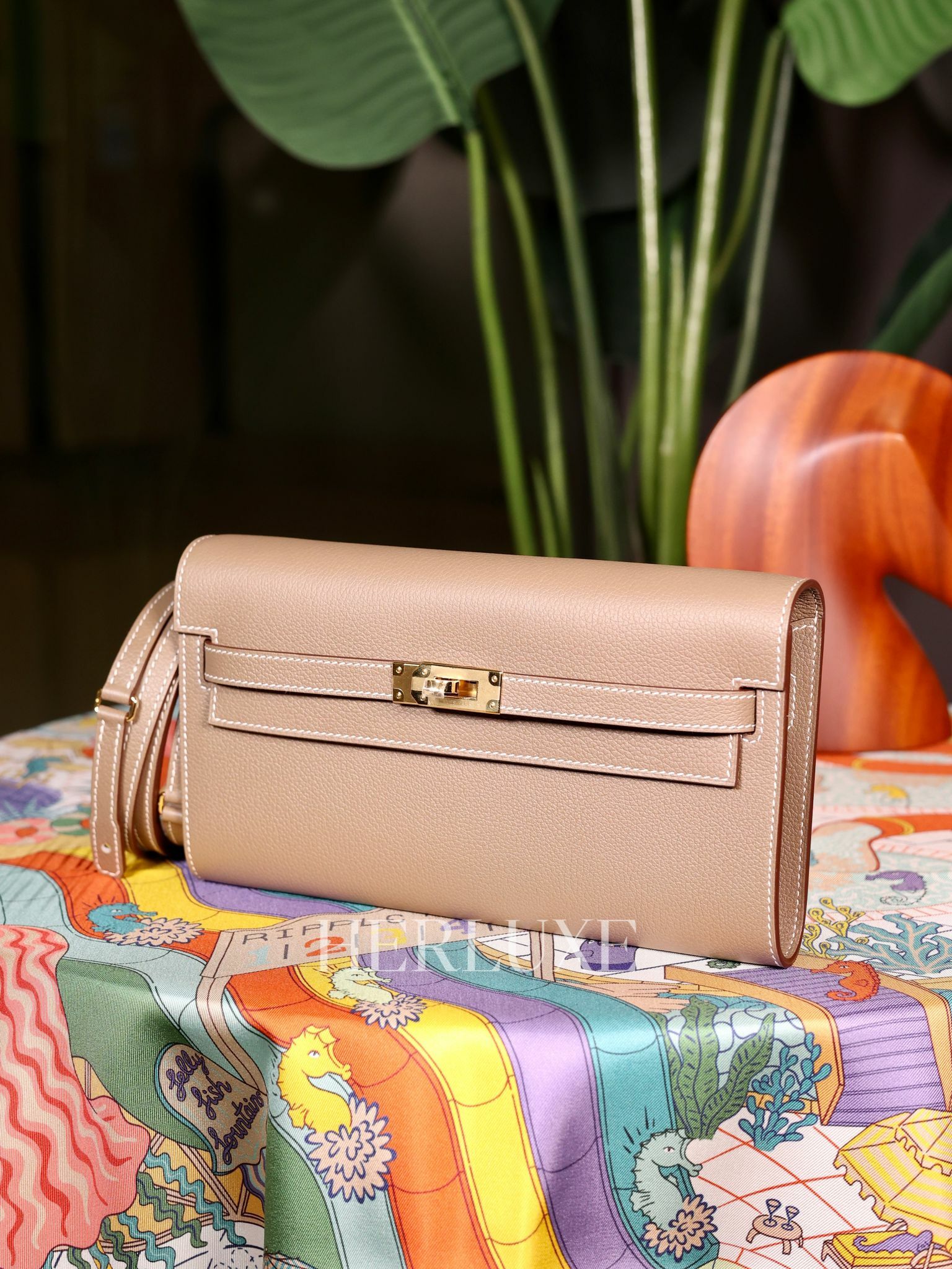 Kelly to go 18 etoupe cc evercolor k