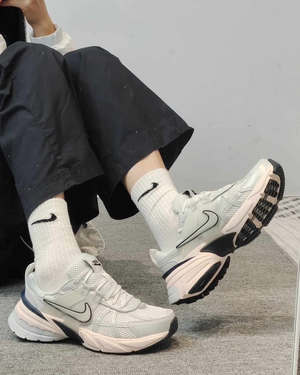 NIKE V2K RUN METALLIC SILVER 粉色天空