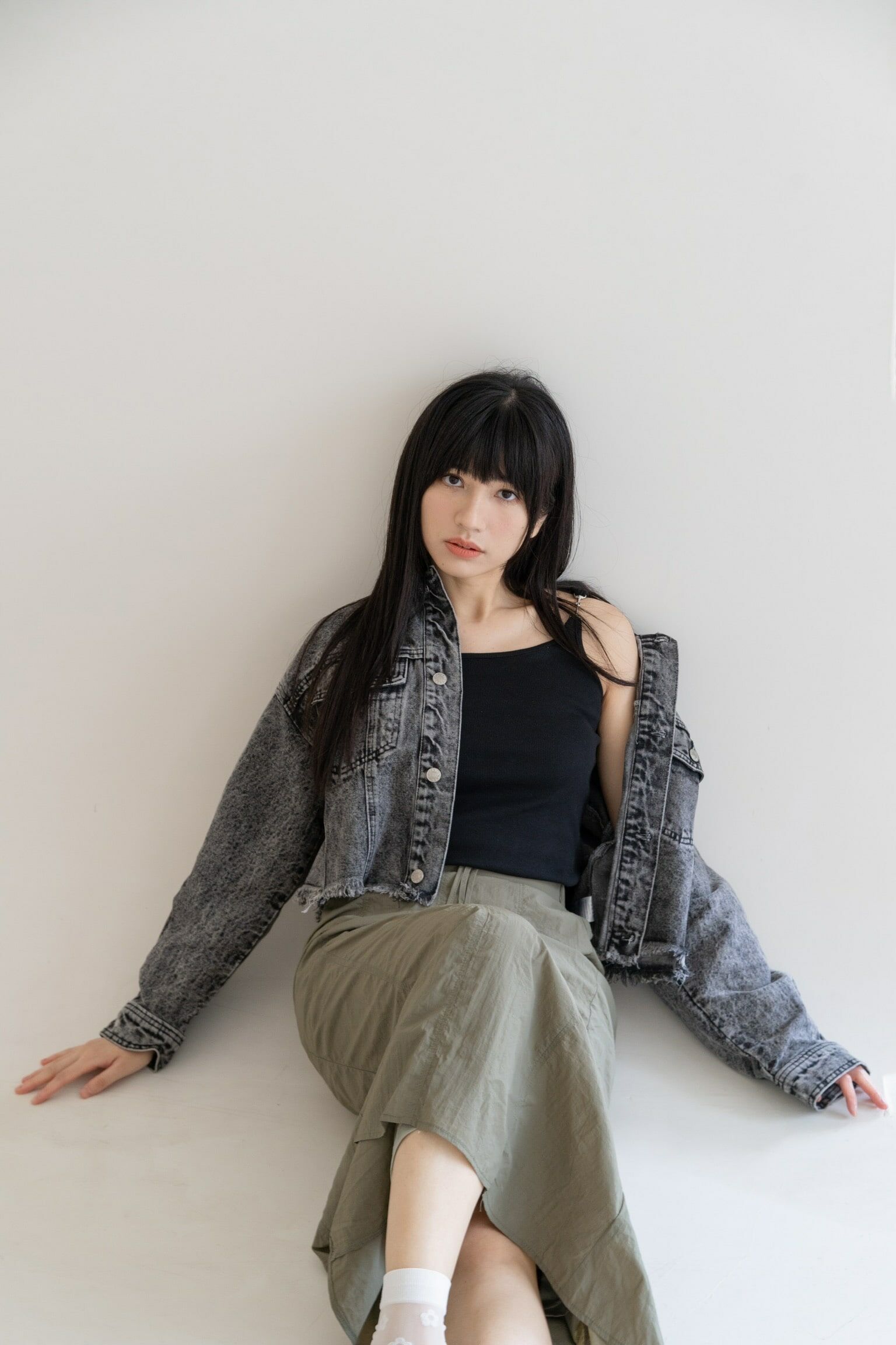 9817 | 重磅水洗短身蘇蘇邊牛仔褸