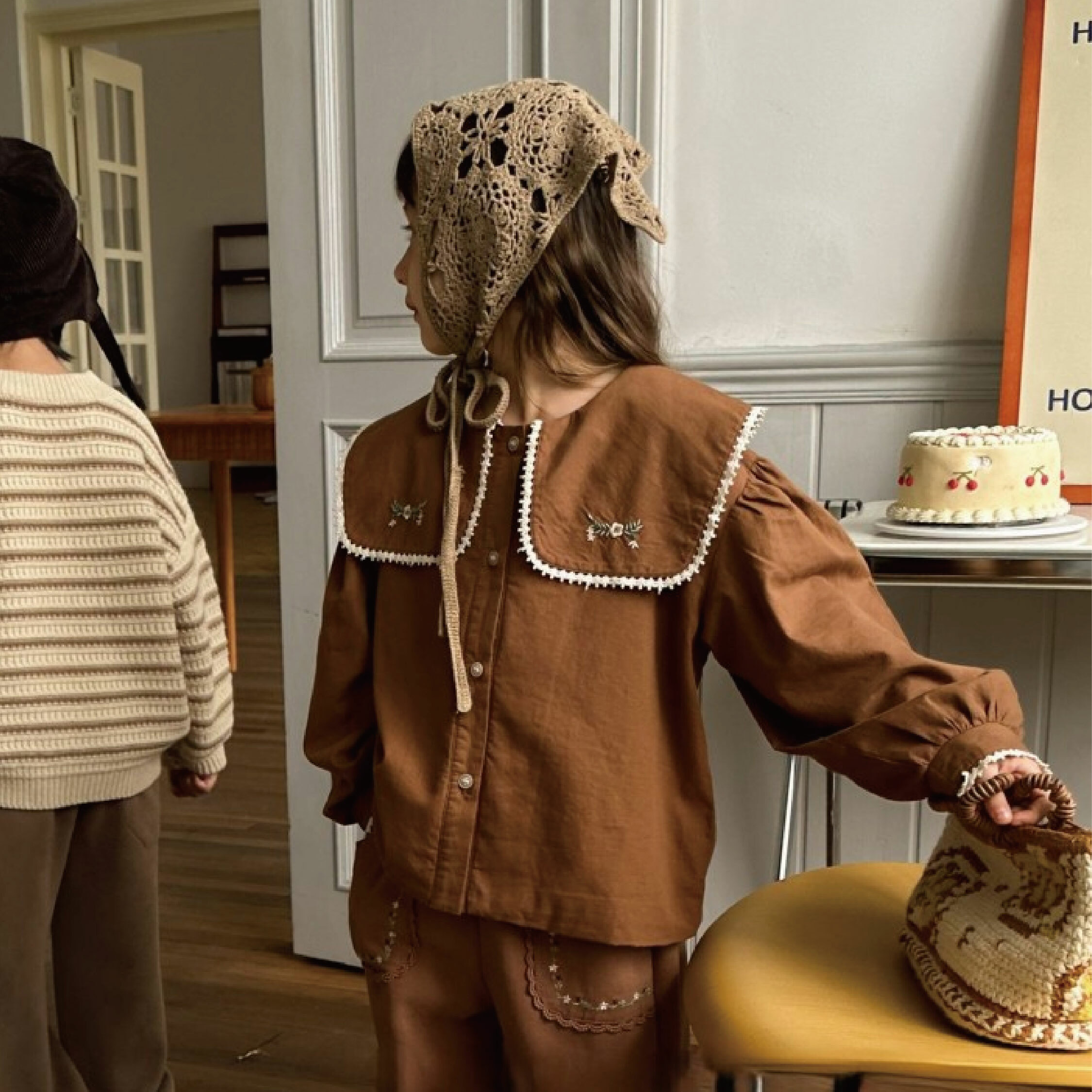 【H35747】質感花邊領刺繡內刷毛上衣