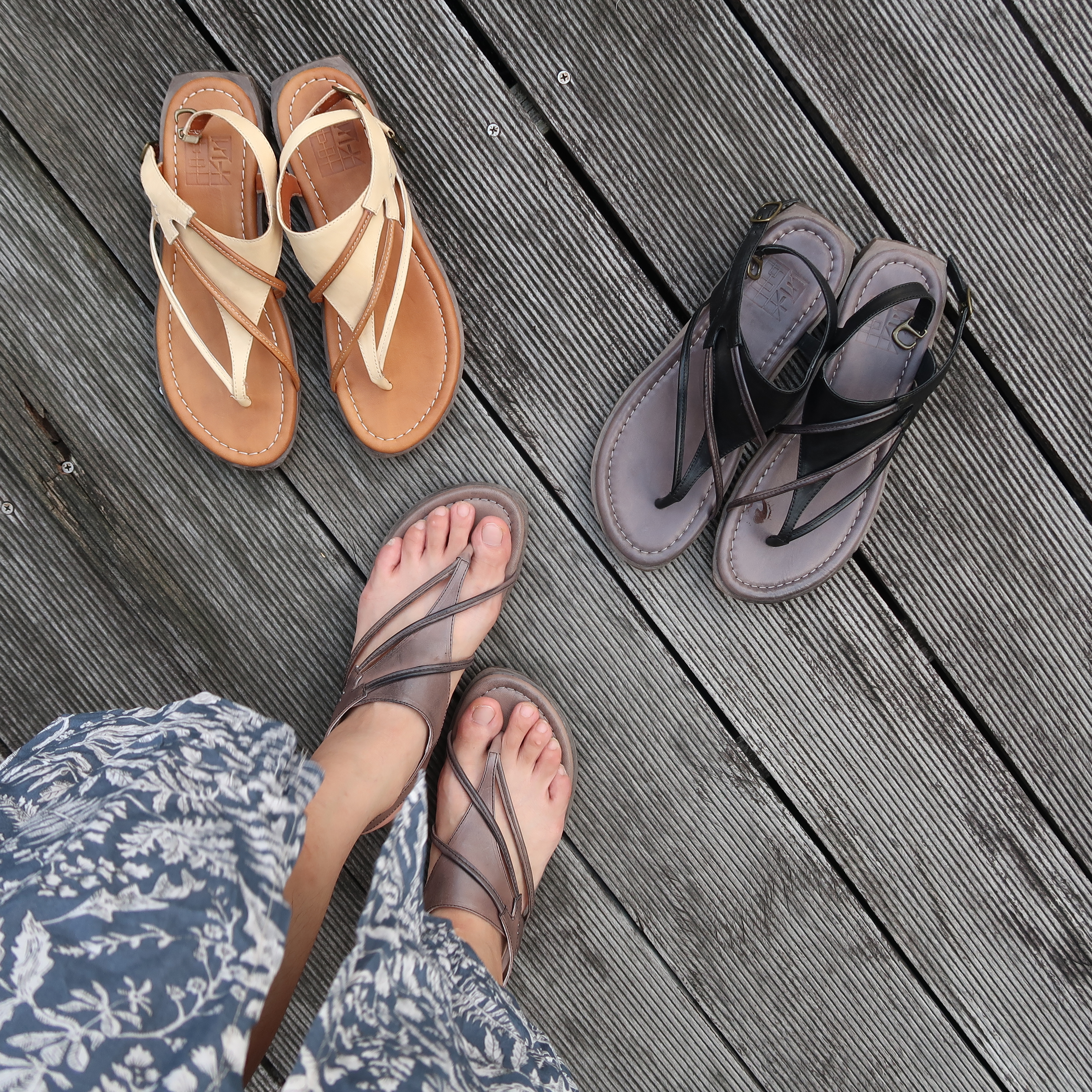 【棕櫚樹沙灘】MIT雙色蠟感真皮超輕量人字夾腳繞帶涼鞋