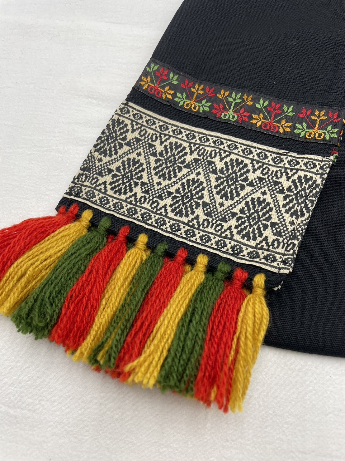 No.2黑織布電繡頭巾面寬12總長160