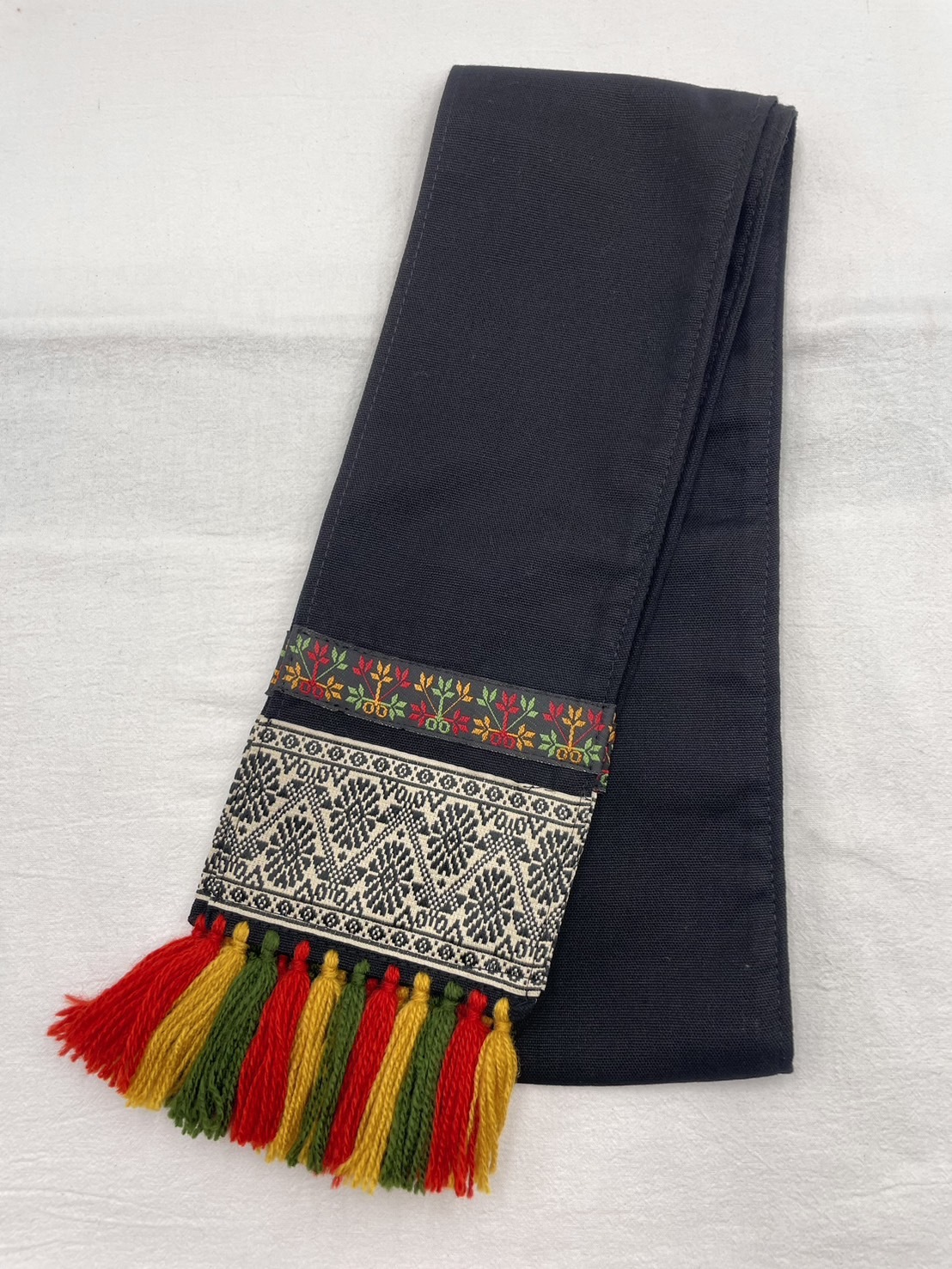 No.2黑織布電繡頭巾面寬12總長160