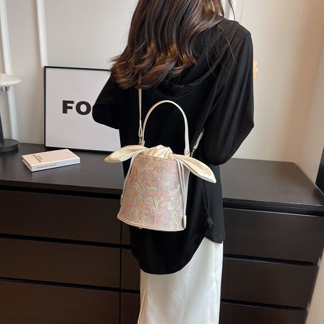 秋天新品 油墨畫配奶油風綁結小水桶包-現貨