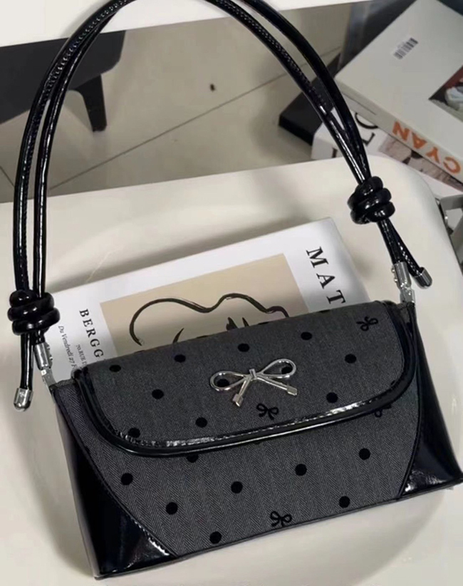 優雅度滿分蝴蝶結腋下包-黑色現貨