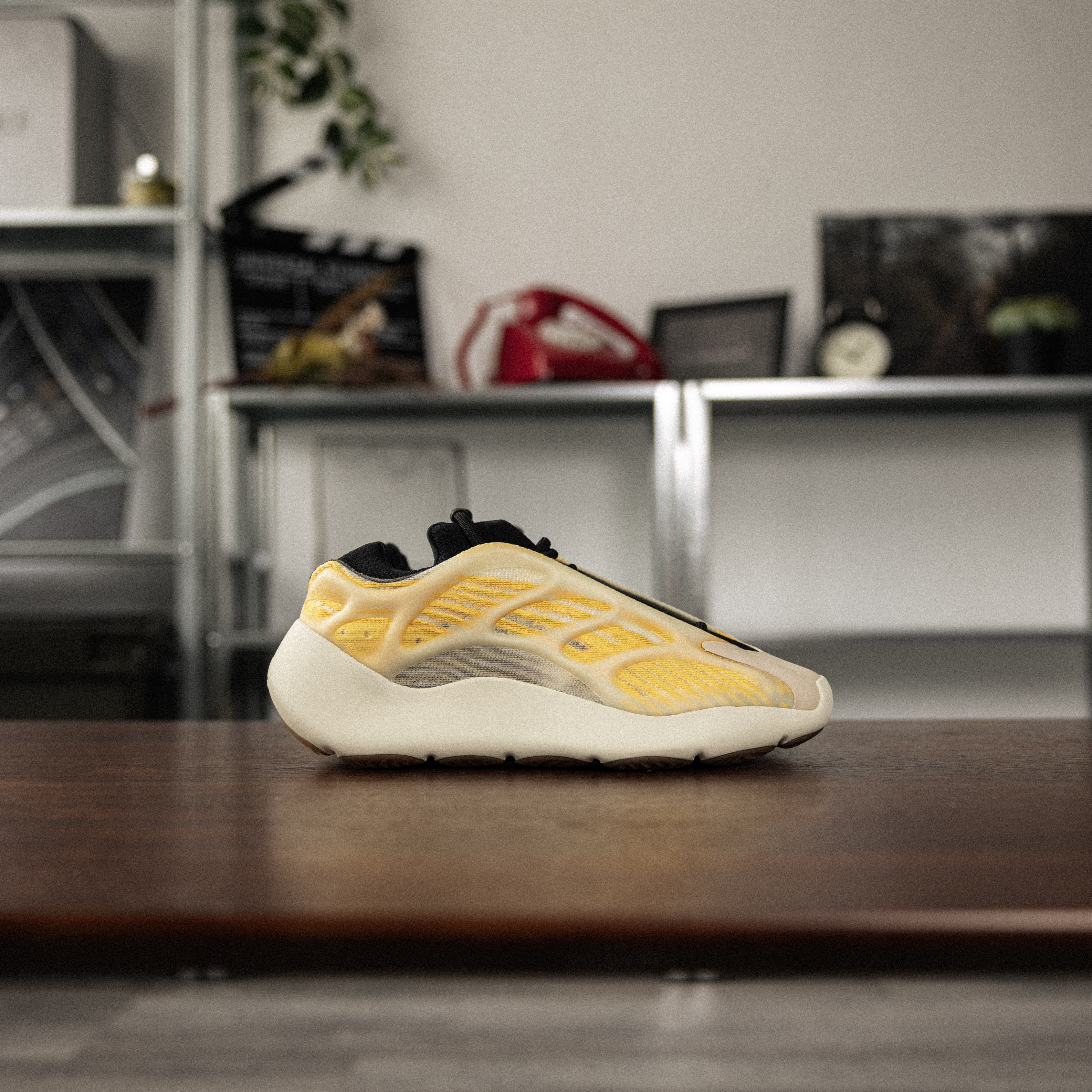 -(D2b)-ADIDAS YEEZY 700 V3 "MONO SAFFLOWER" 紅花 夜光 橘黃-HP5425