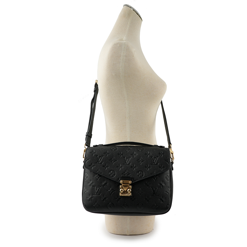 【Louis Vuitton / LV】POCHETTE METIS 牛皮壓紋郵差包(小款)(黑色) M41487