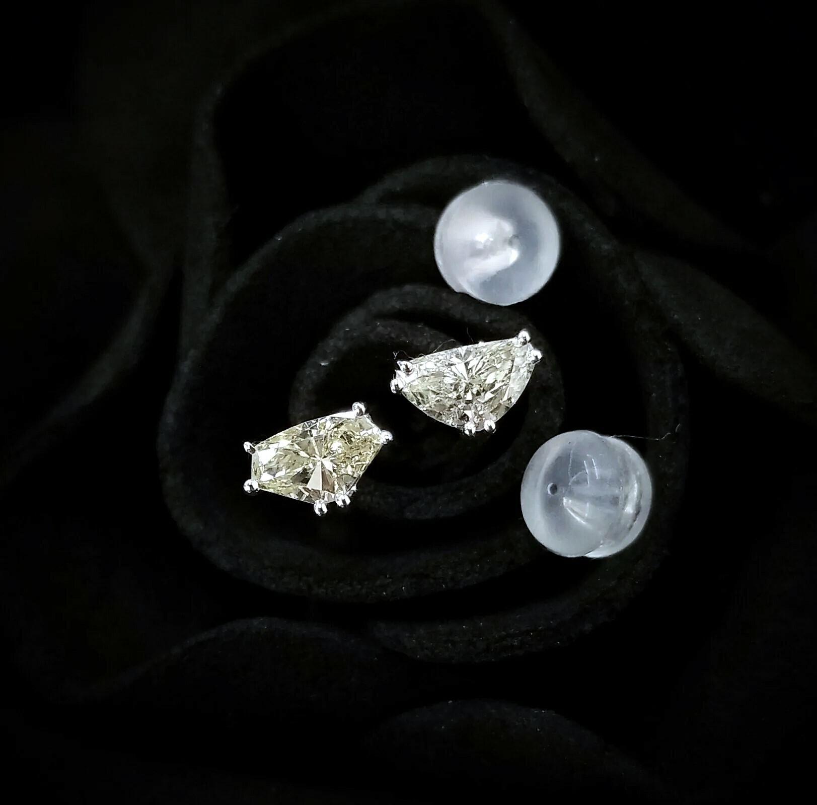 全新18K白金【主石58份鑽石】耳環