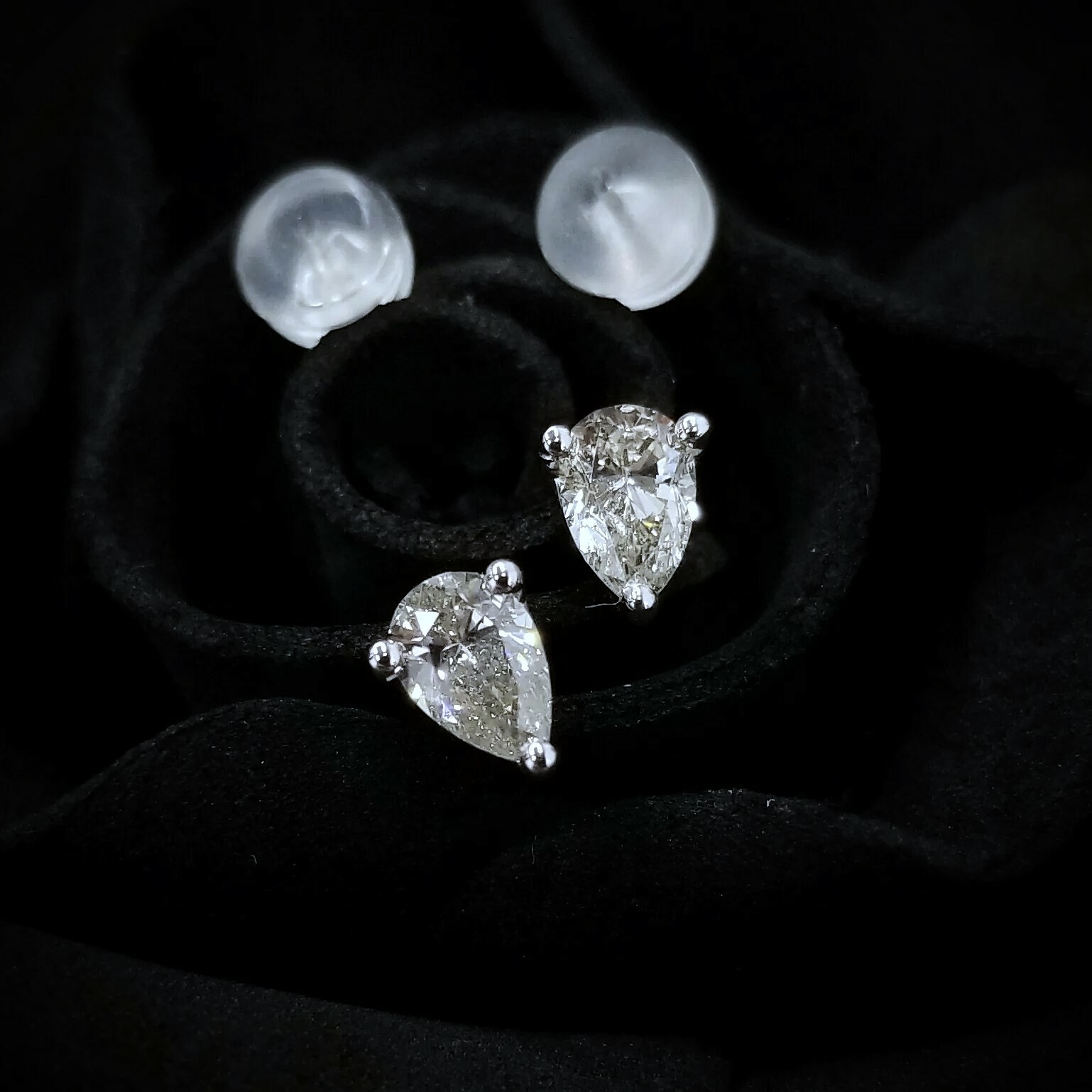 全新18K白金【主石74份梨形鑽石】耳環