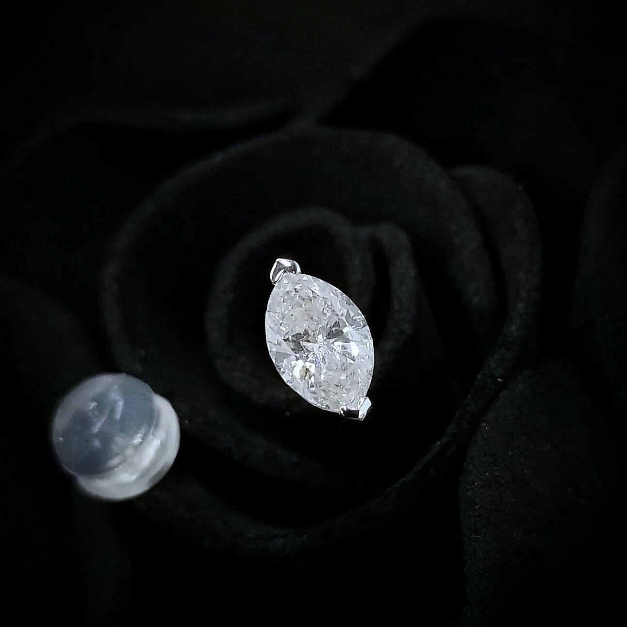 全新18K白金【主石48份欖尖形鑽石】單耳環