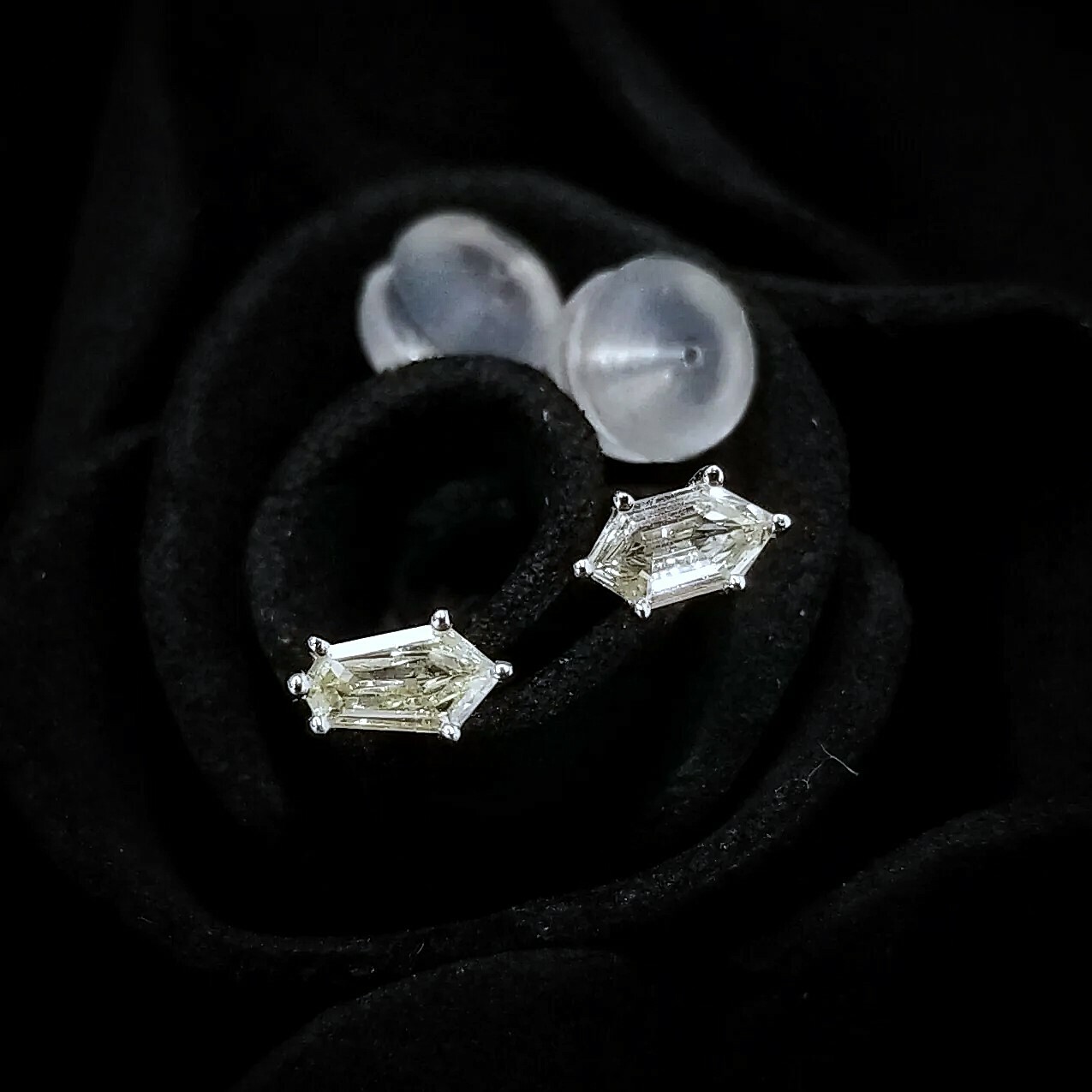 全新18K白金【主石20份鑽石】耳環