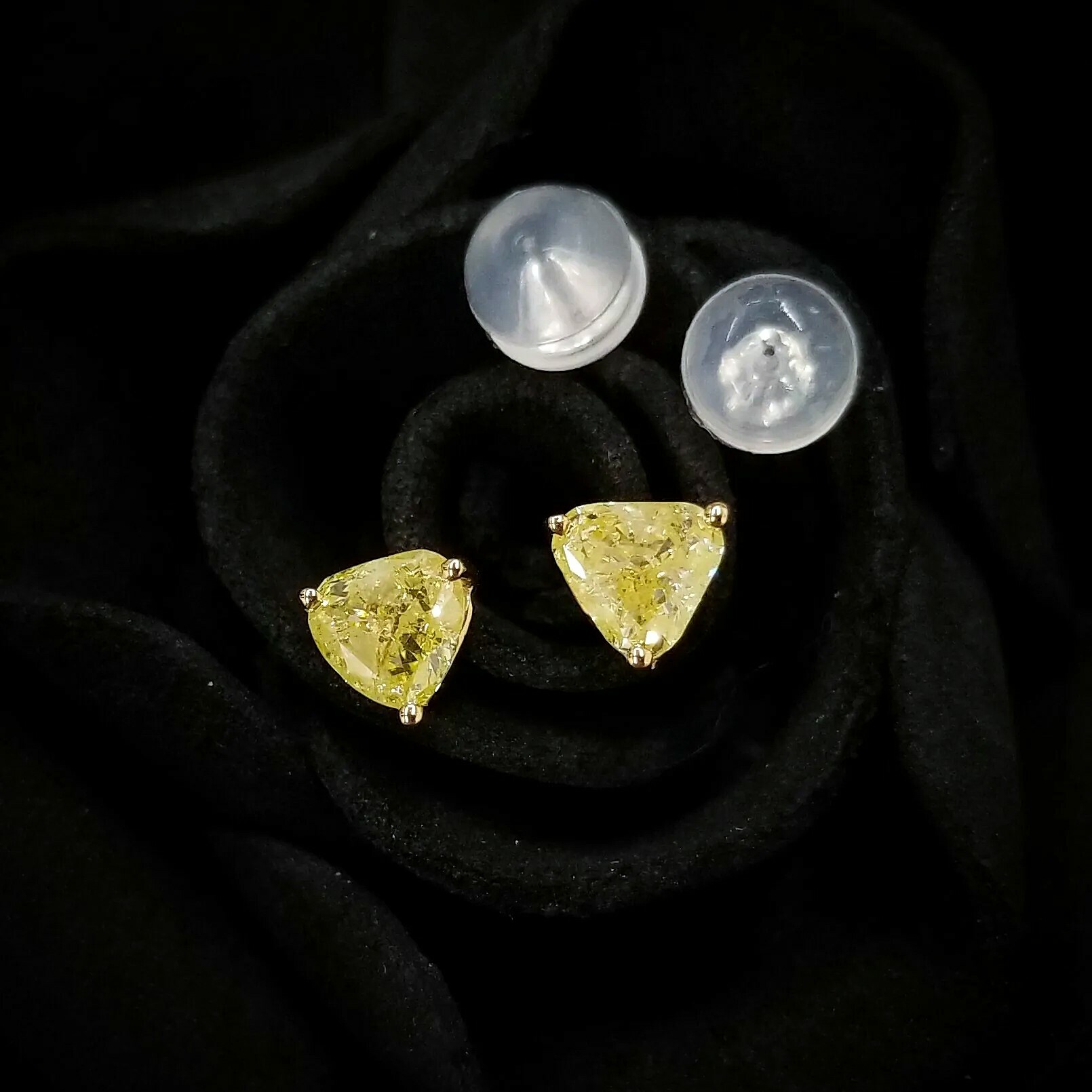 全新18K黃金【主石91份彩黃鑽】耳環