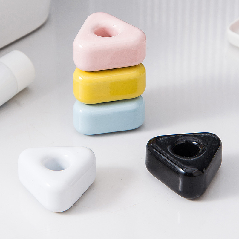 《4688》創意三角形陶瓷牙刷架