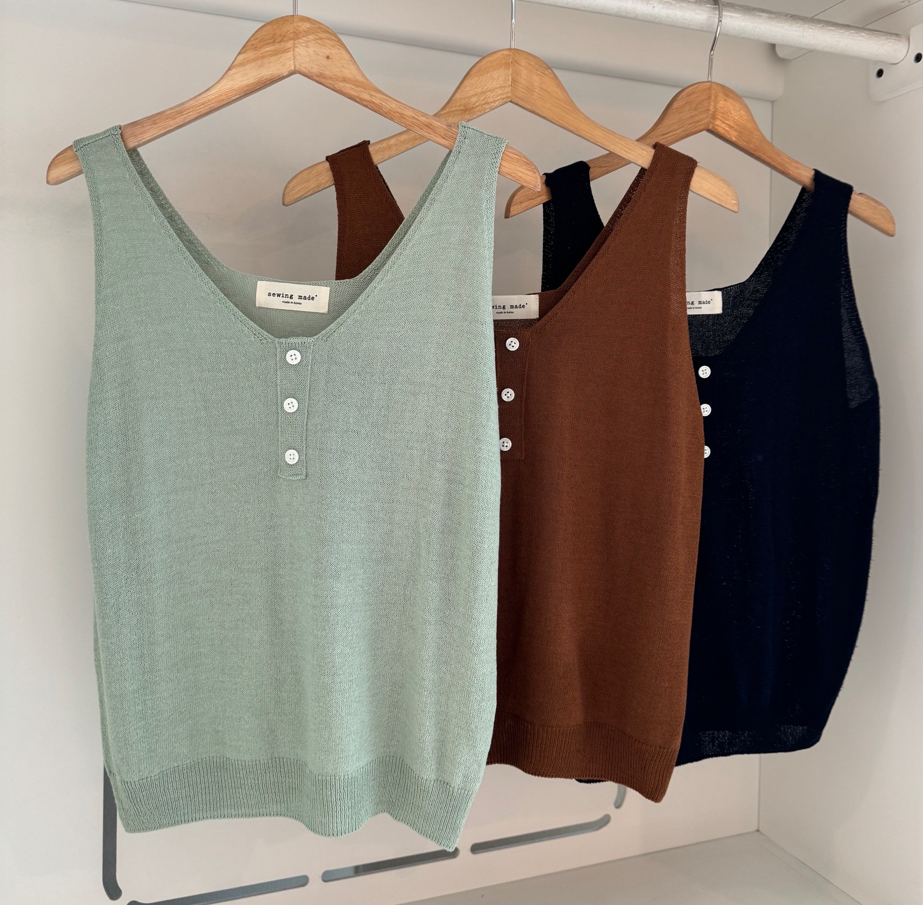 V NECK BUTTON KNIT BLOUSE