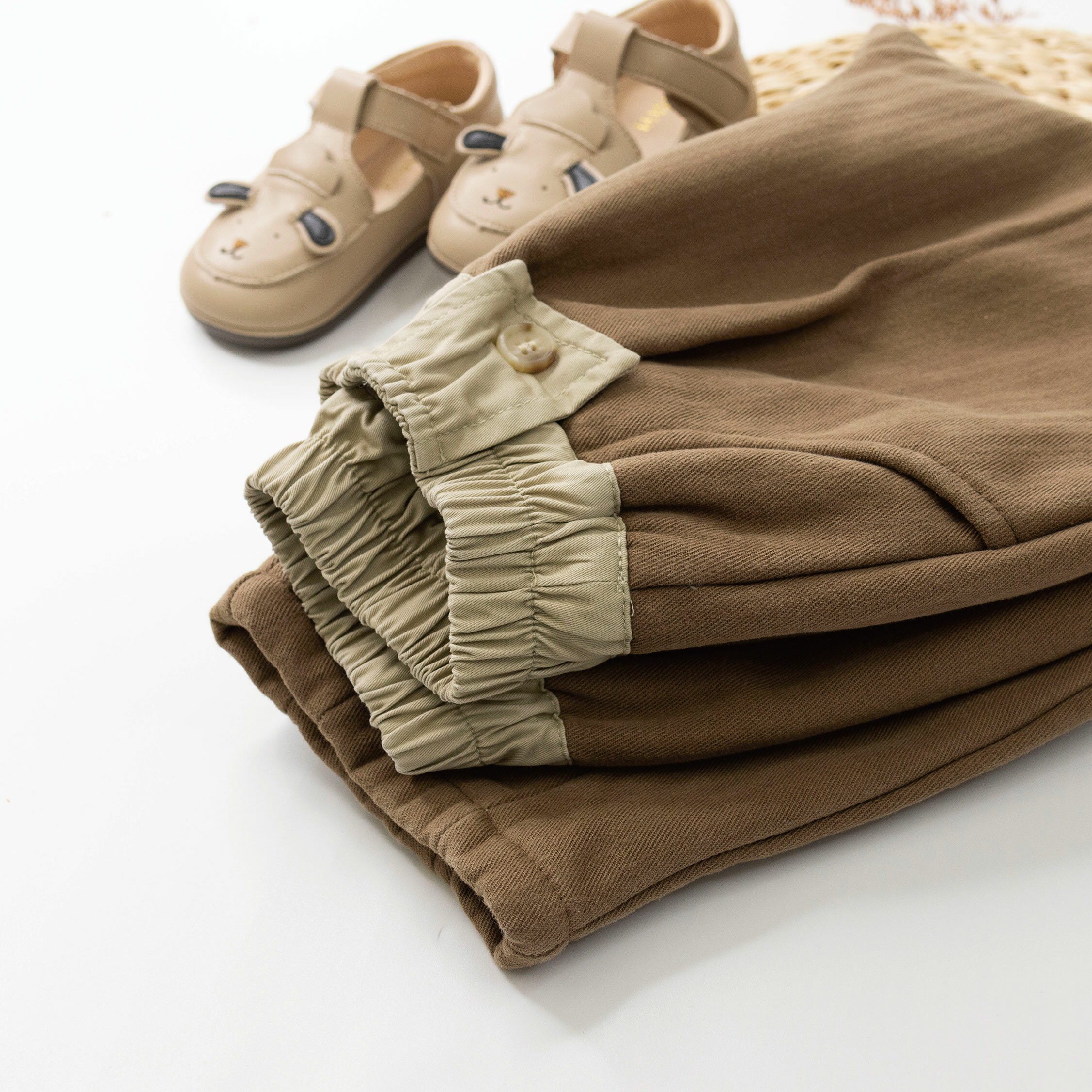 【H35717】裝飾側鈕釦設計內刷毛休閒褲