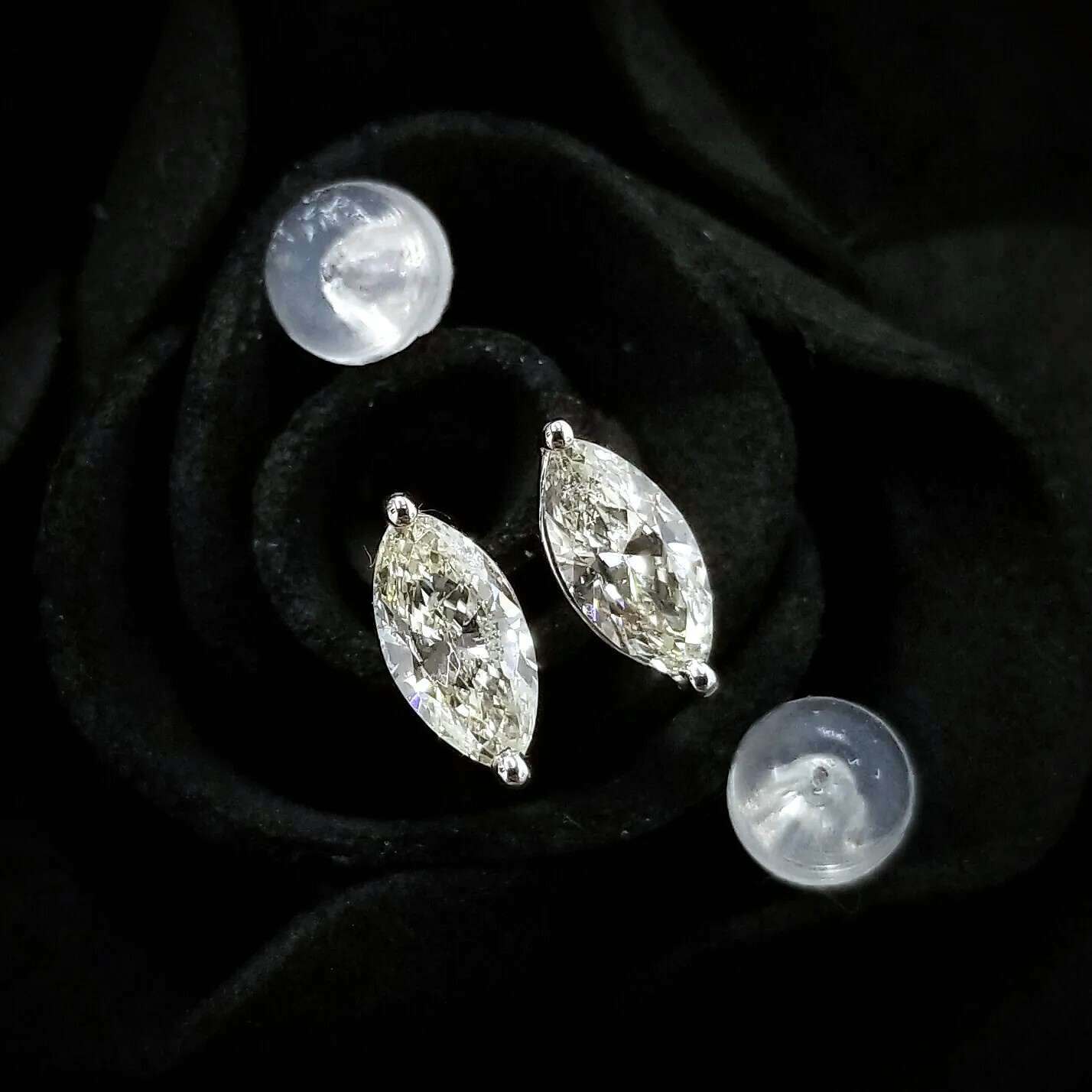 全新18K白金【主石84份欖尖形鑽石】耳環