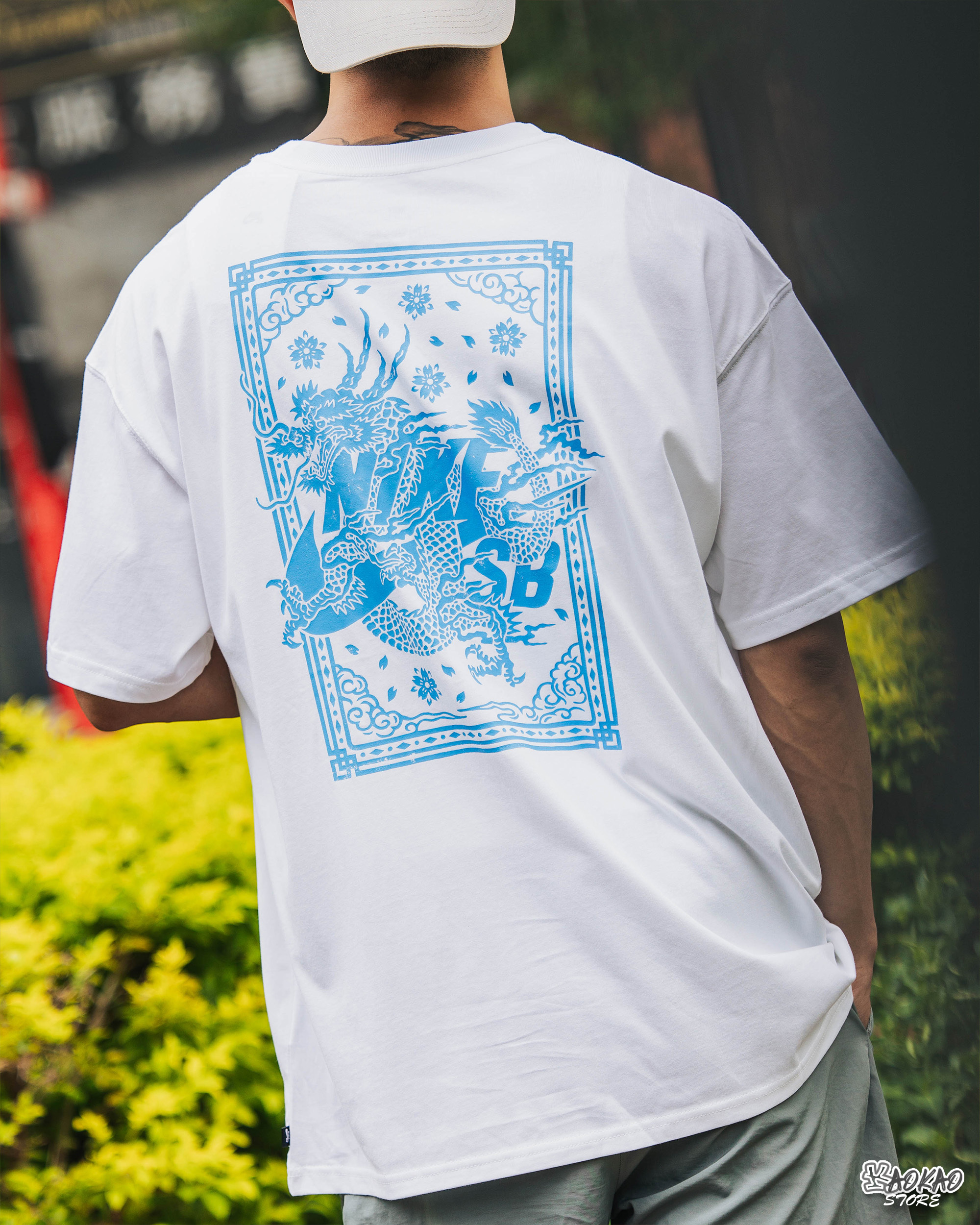 NIKE 龍紋圖騰 夏季 休閒 短Tee 白色 圓領短袖 龍年 寬鬆 【FQ3720-100】