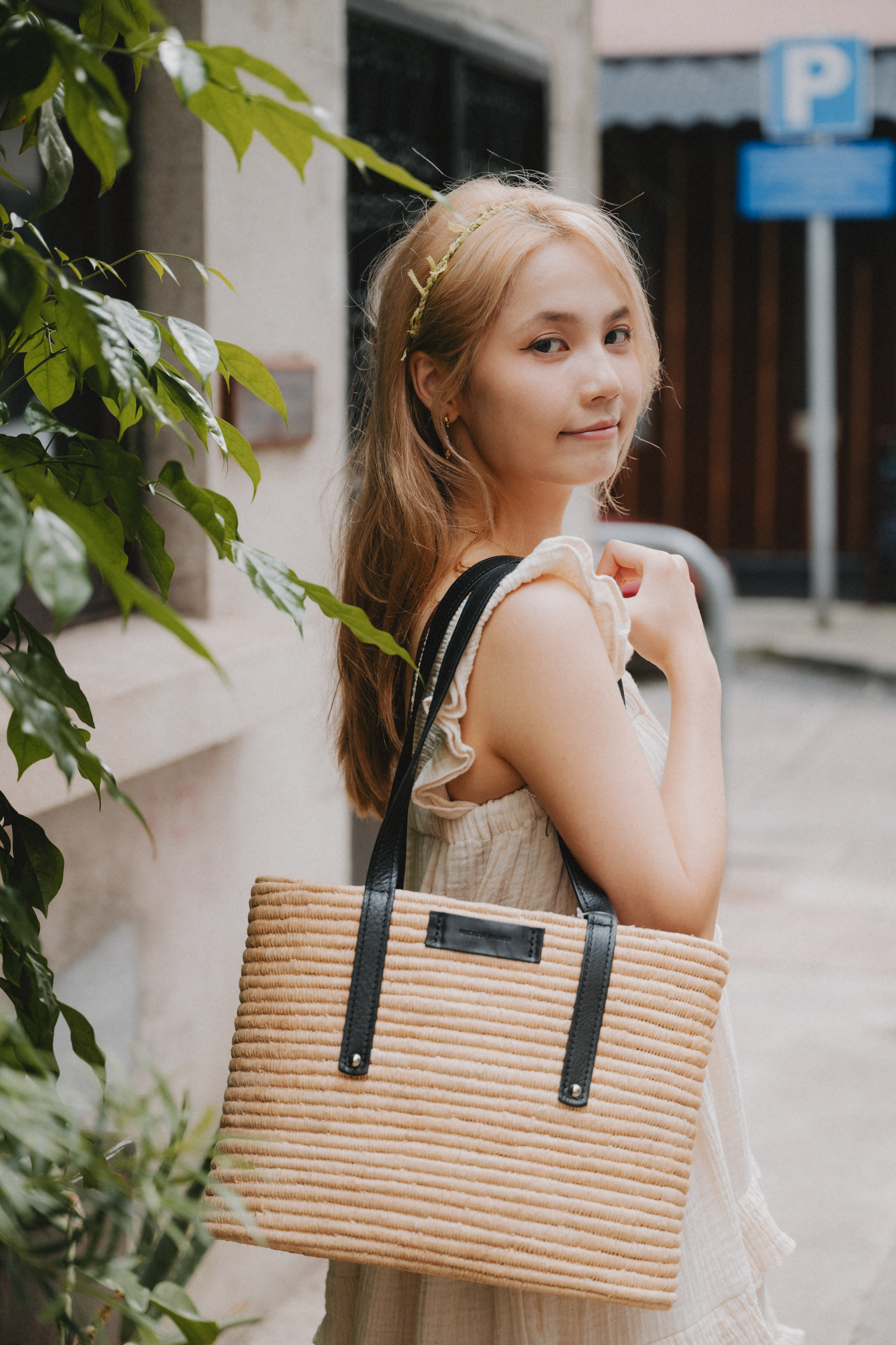 LARGE NOOR - BLACK & NAUTRAL