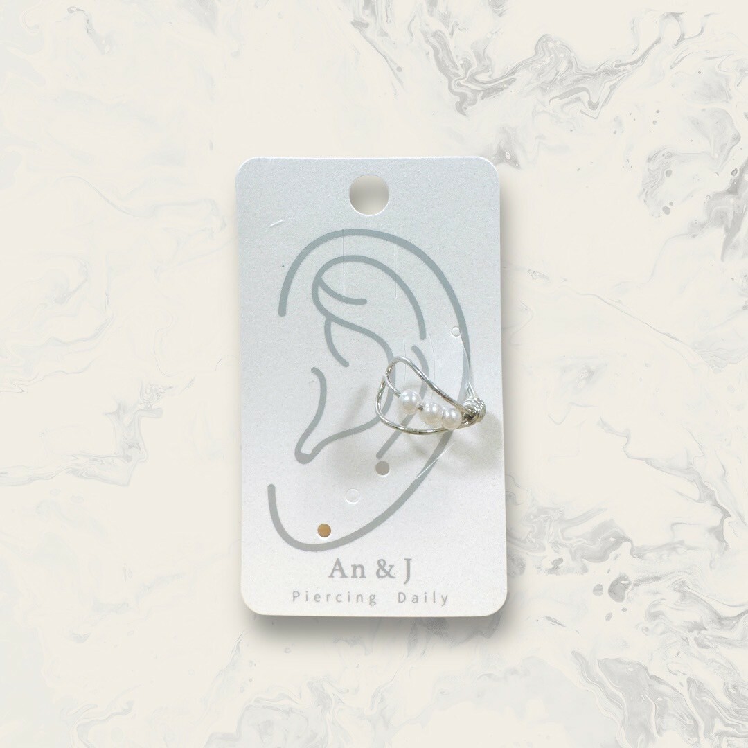 韓國直送耳骨夾 水滴框中穿三珍珠