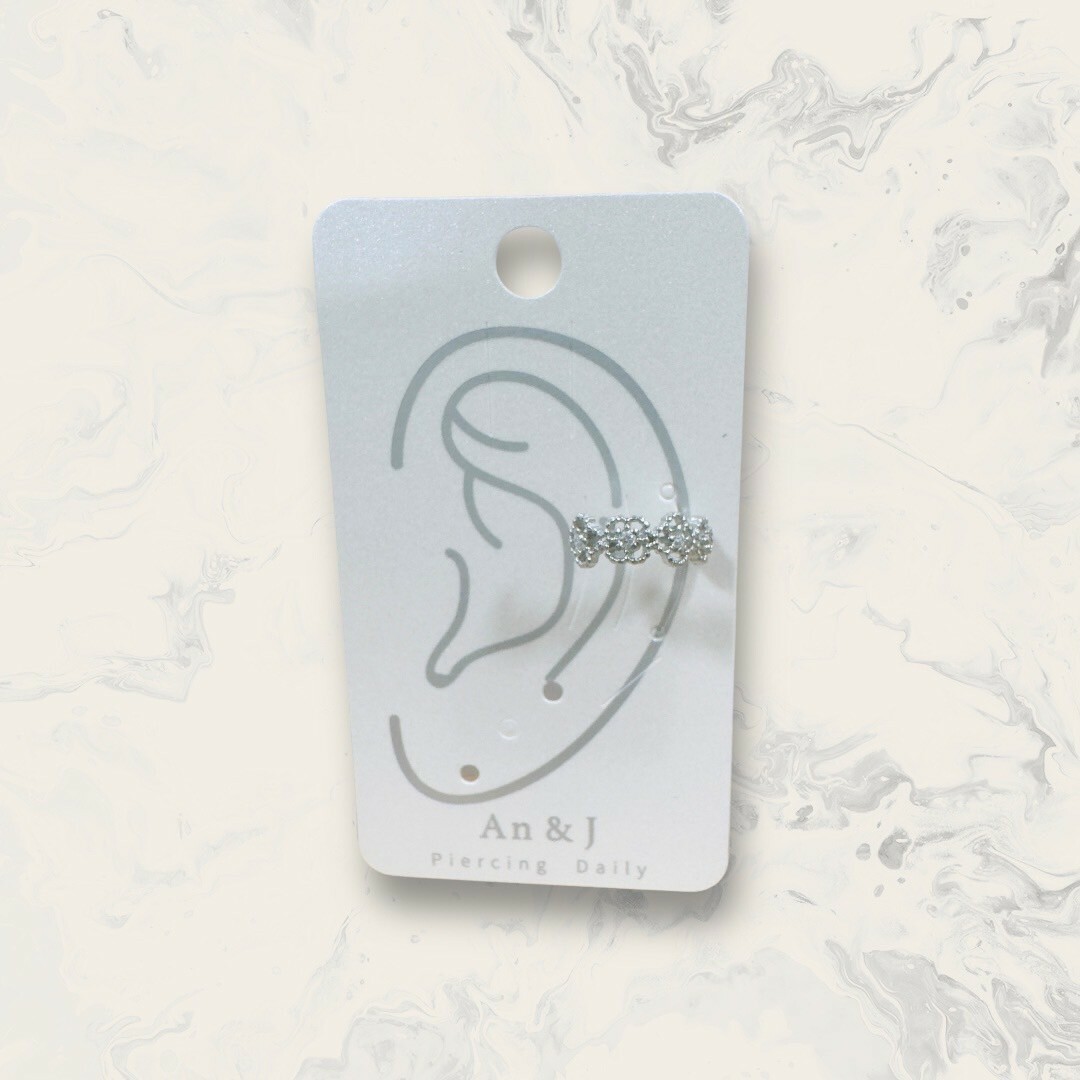 韓國直送耳骨夾 排列中鋯四葉花框