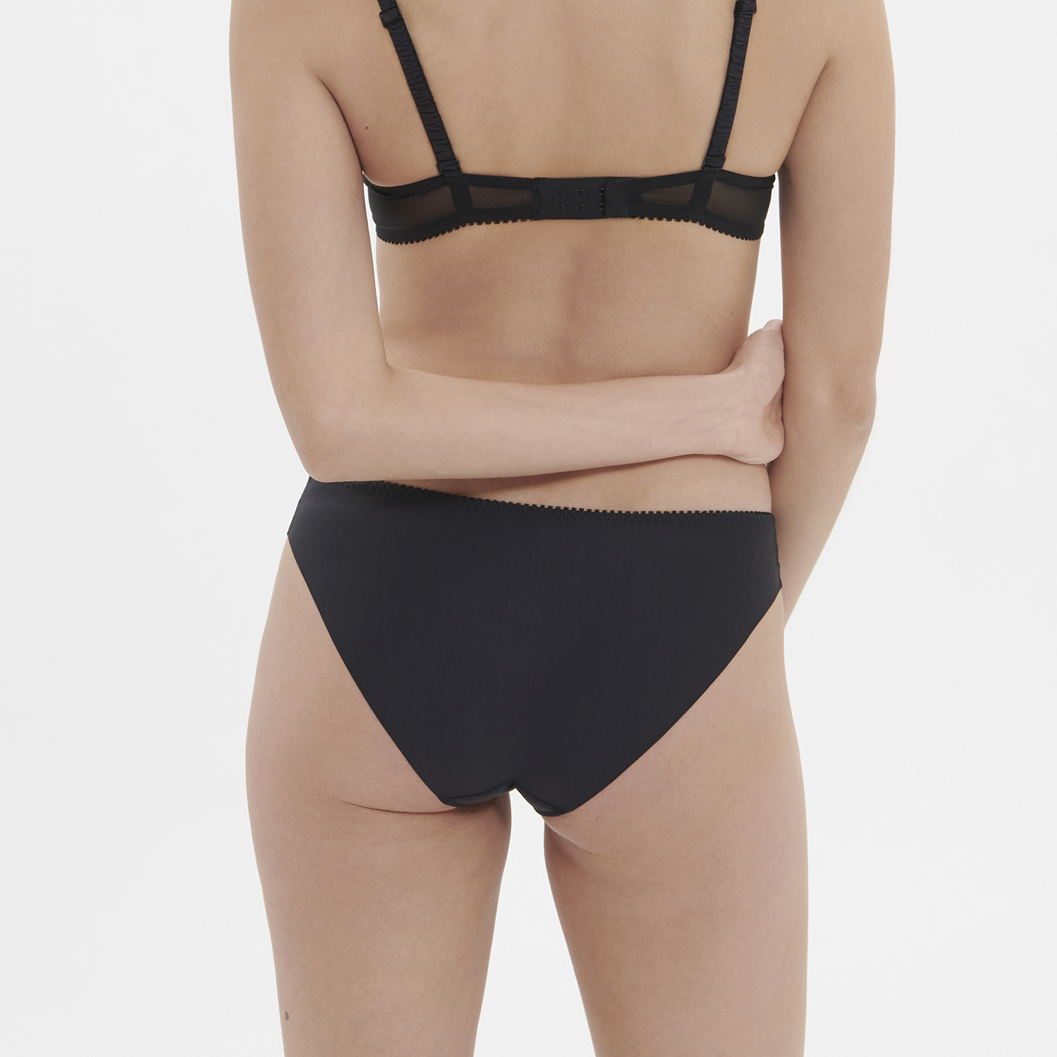 INTRIGUE 巧思 三角褲 經典黑