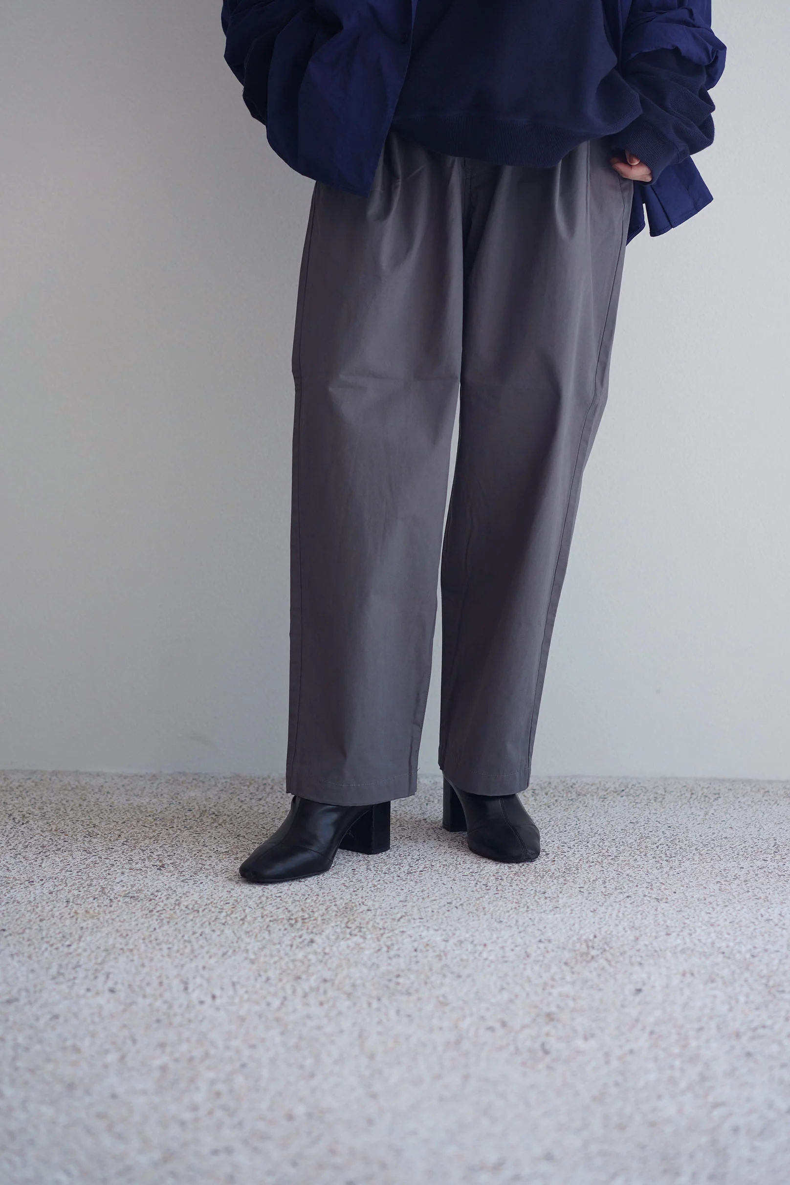 STILL BY HAND - Elasticated easy slacks / 2COLORS