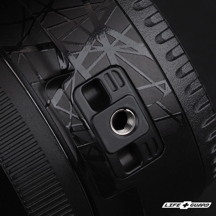 LIFE+GUARD Canon EF-EOS M 轉接環展示圖，LIFE+GUARD 風格設計