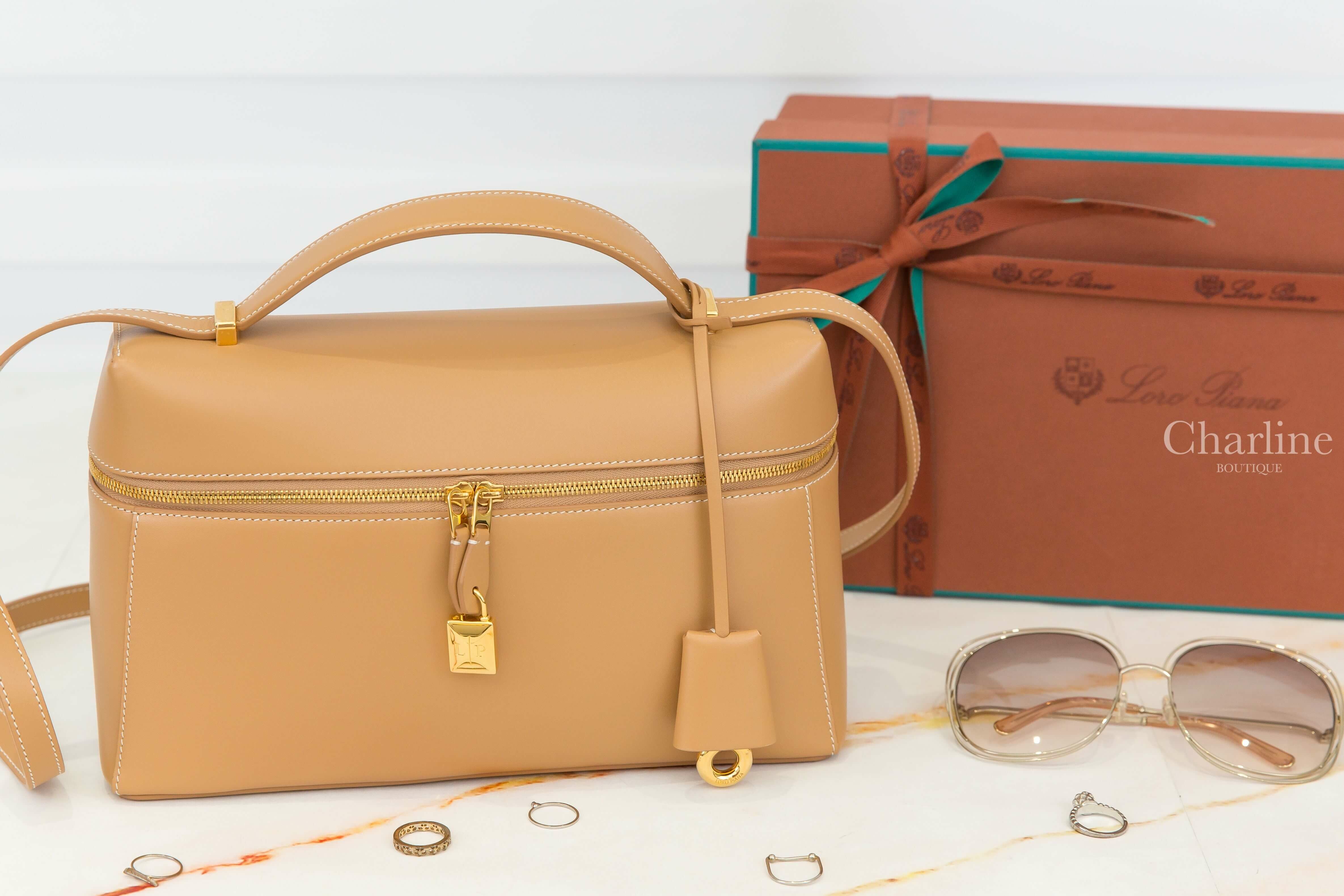 Loro Piana Extra Bag L27 淺竹色小牛皮金色鎖頭手提肩背包