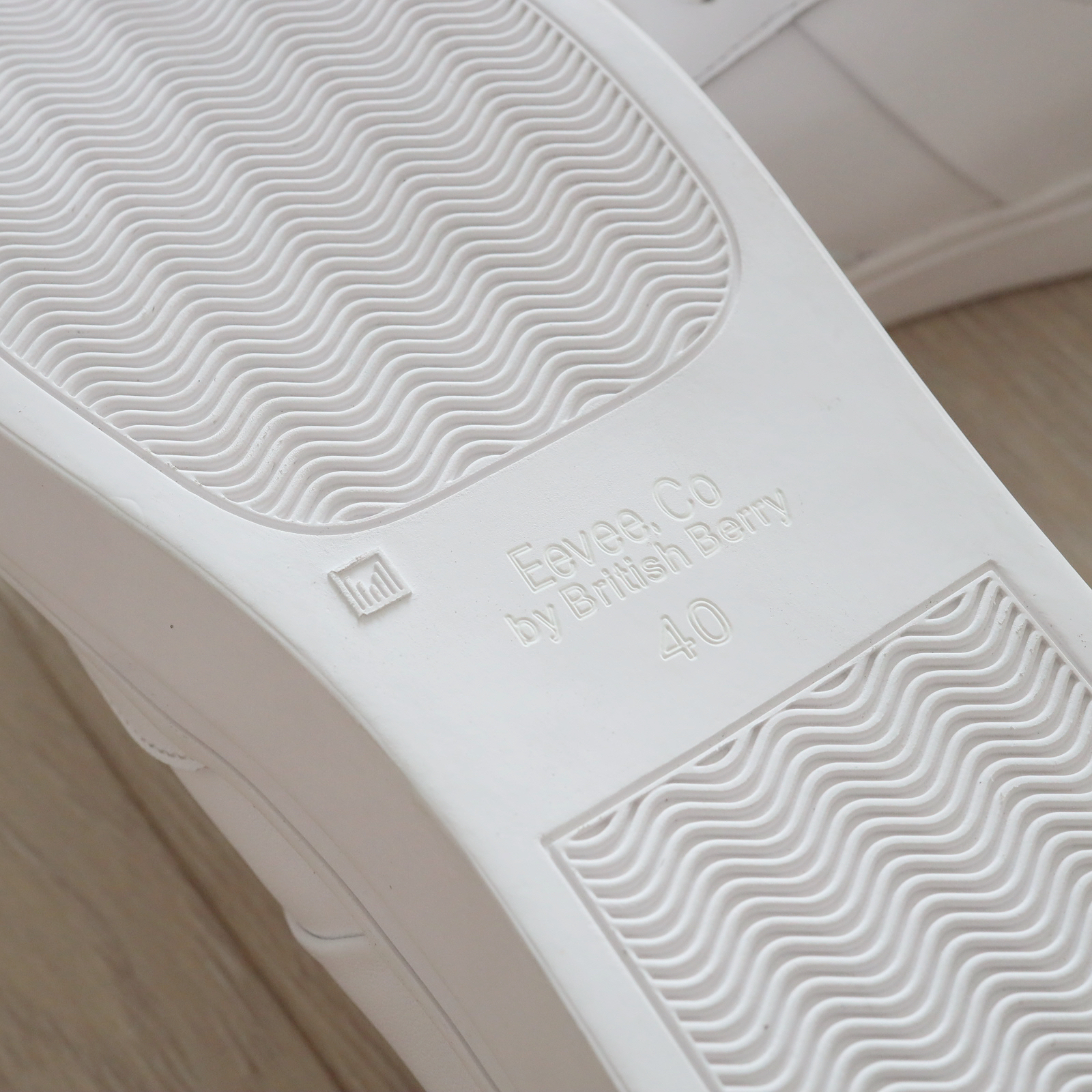 [預訂] SS1125 新版本 真皮小白鞋