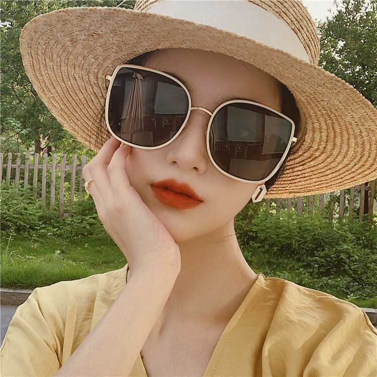 Korean-Style Large-Frame Sunglasses with Soft Leather Case
