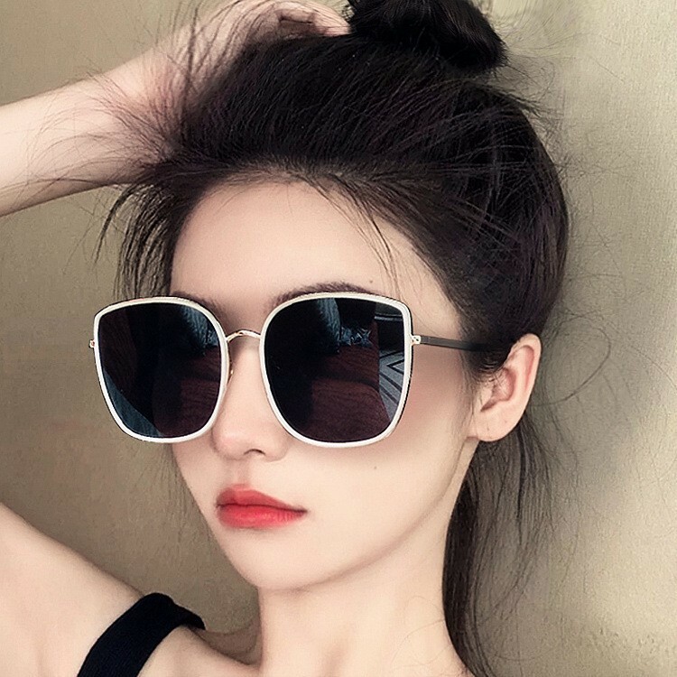 Korean-Style Large-Frame Sunglasses with Soft Leather Case