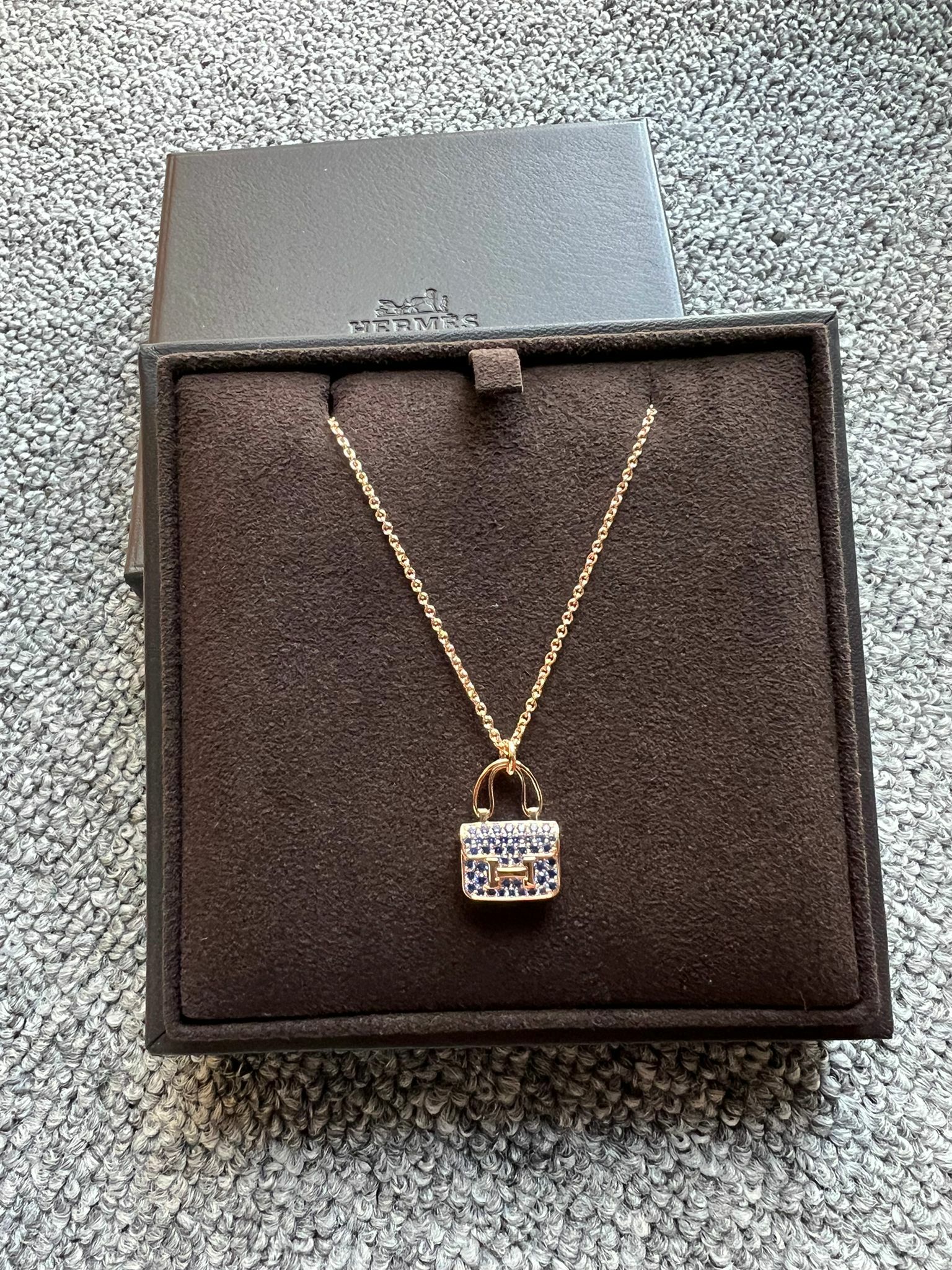 Amulettes Constance pendant