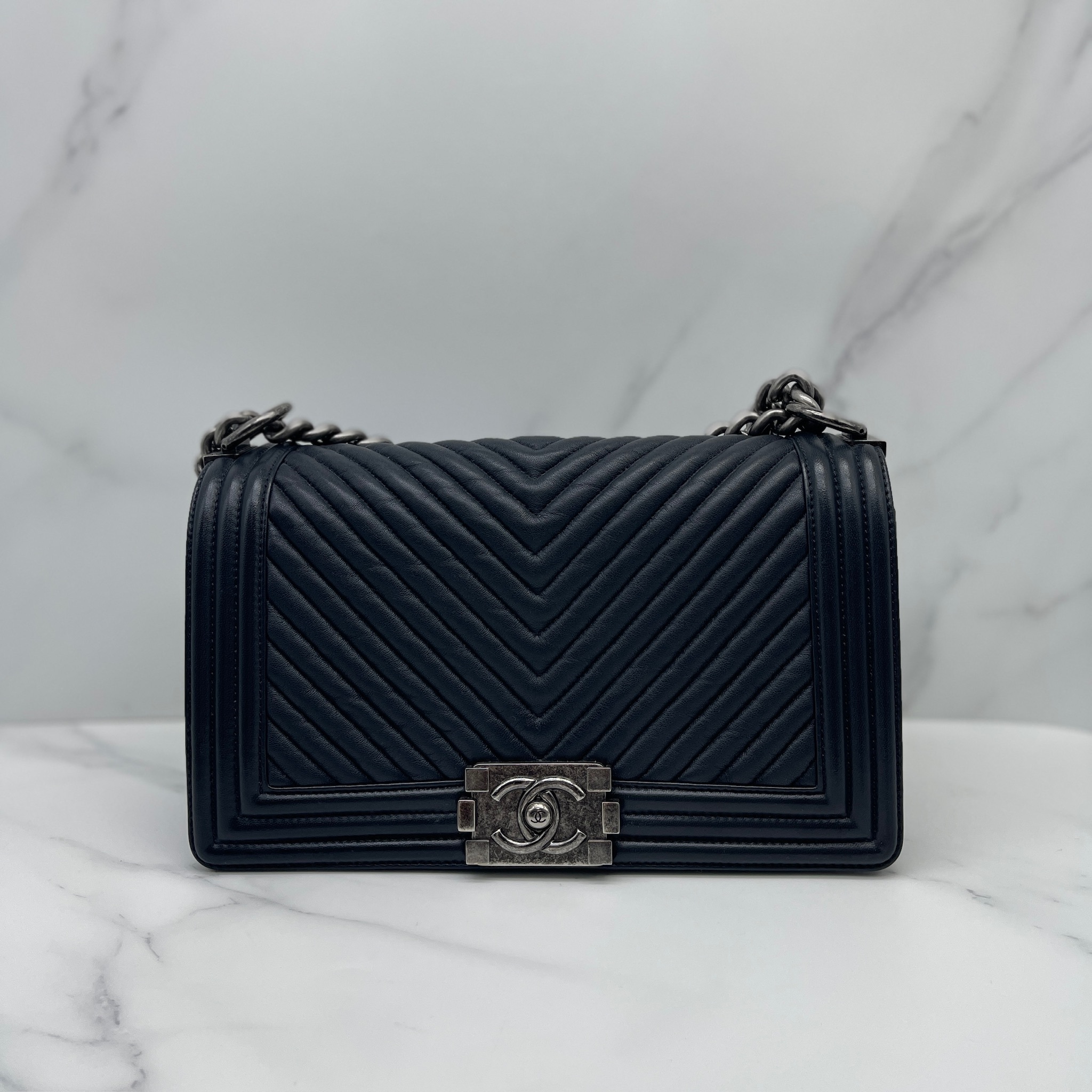 Chanel boy 25 ( 深海軍藍 x 復古銀扣）