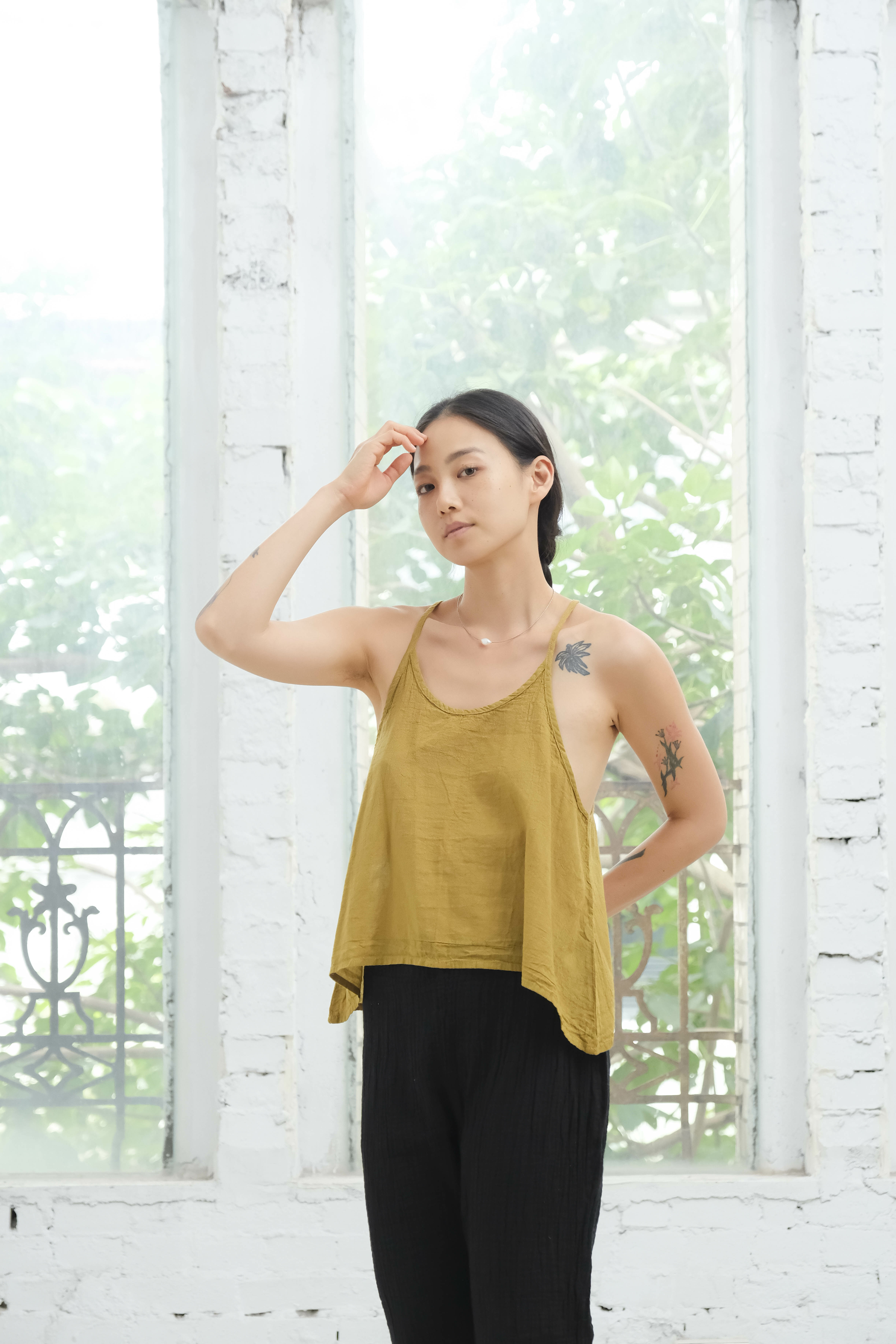 Y背細肩帶上衣 / 慕斯布 芥黃