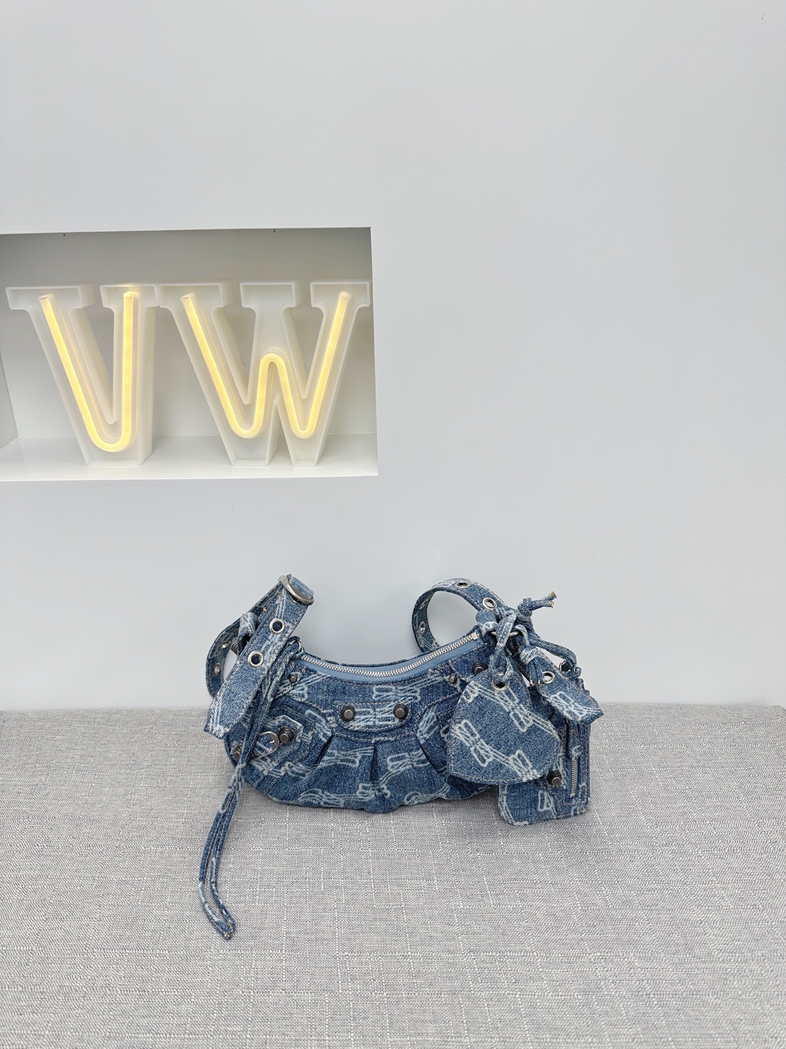 Outlet Balenciaga Le Cagole XS Bag