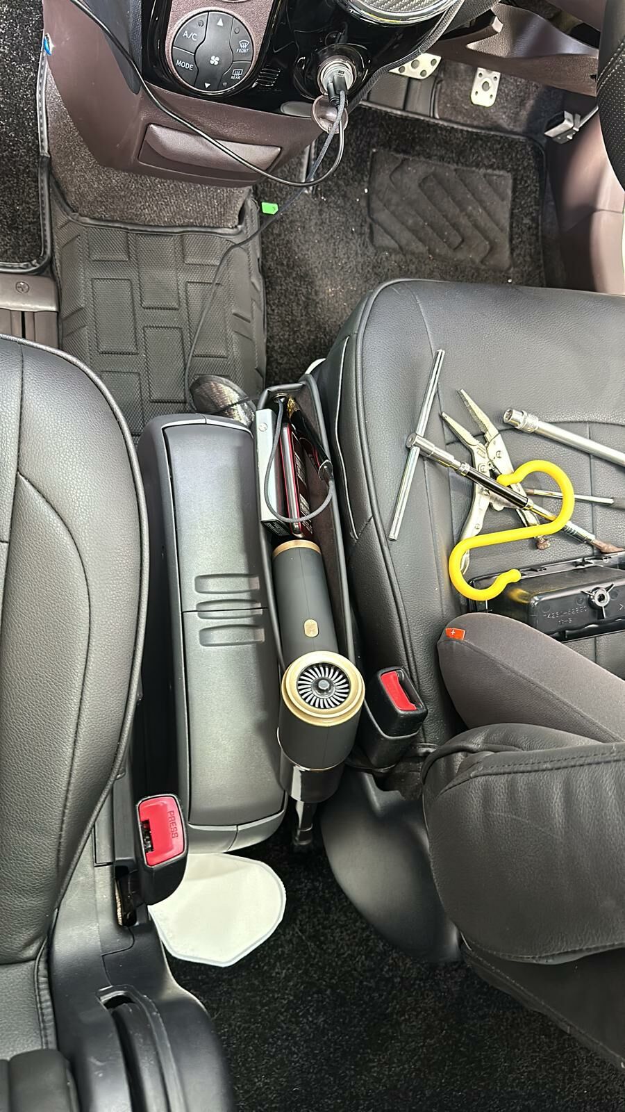 (二手) 正廠 Spade / Porte 用中置儲物箱