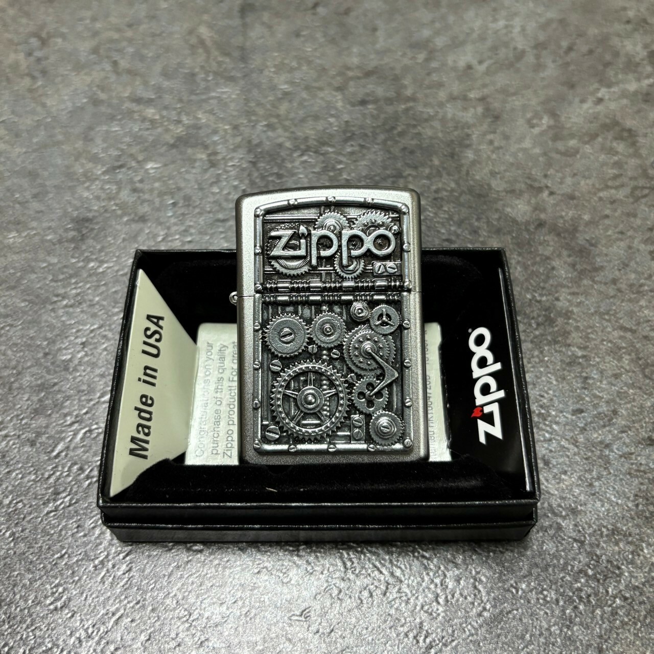 【zippo】德國原裝正品、齒輪、煤油打伙機、立體圖案銀底款（內膽可選搭ZIPPO/ZORRO/充氣/煤油）