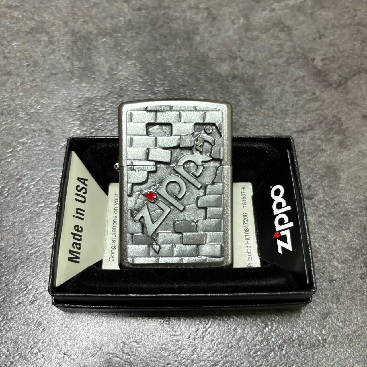 【zippo】德國原裝正品、破牆、煤油打伙機、立體圖案銀底款（內膽可選搭ZIPPO/ZORRO/充氣/煤油）