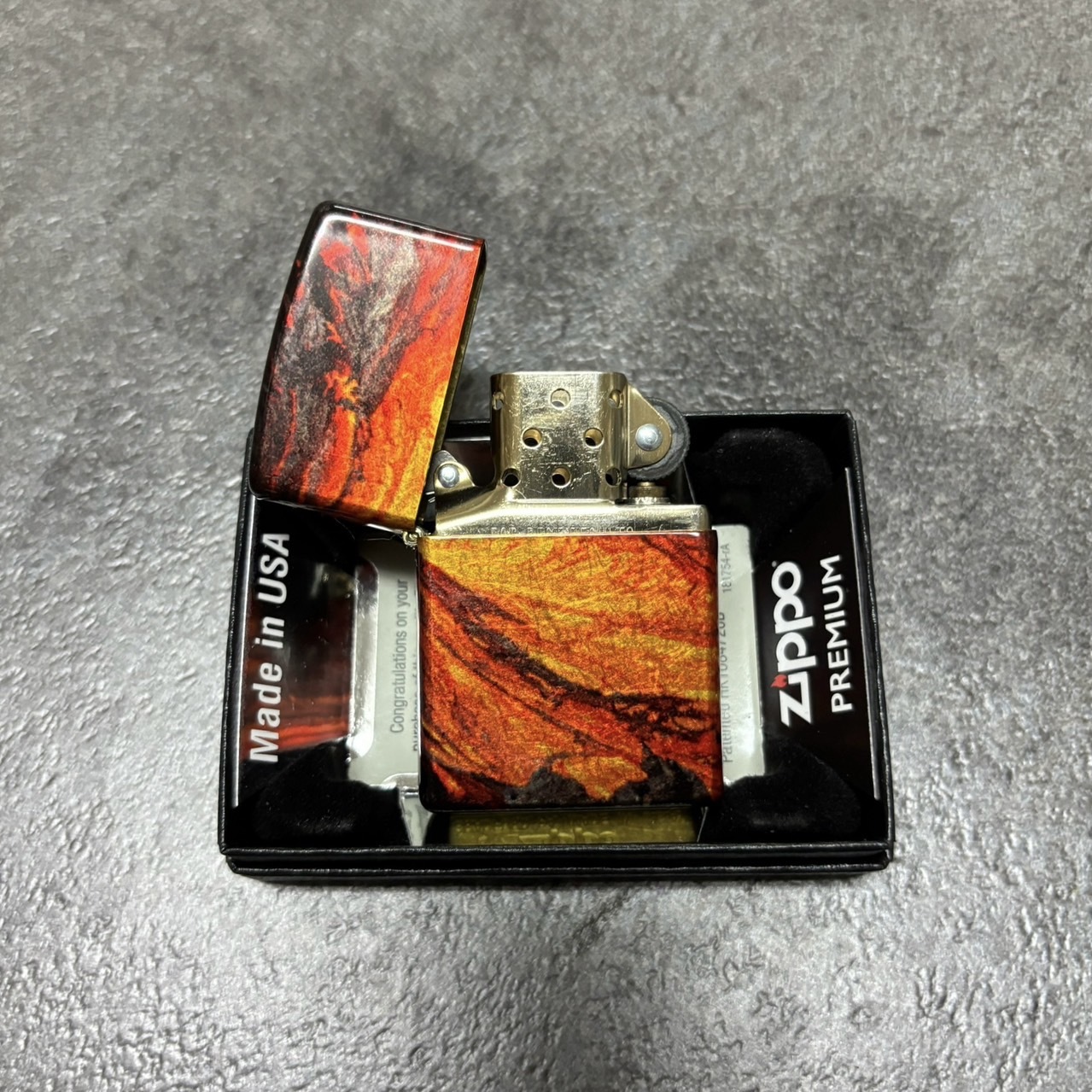 【zippo】德國原裝正品、熔岩流動、煤油打伙機、彩印平面款（內膽可選搭ZIPPO/ZORRO/充氣/煤油）